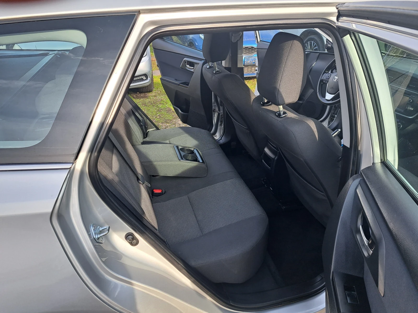 Toyota Auris 1.6i  | Mobile.bg � ����������� 14