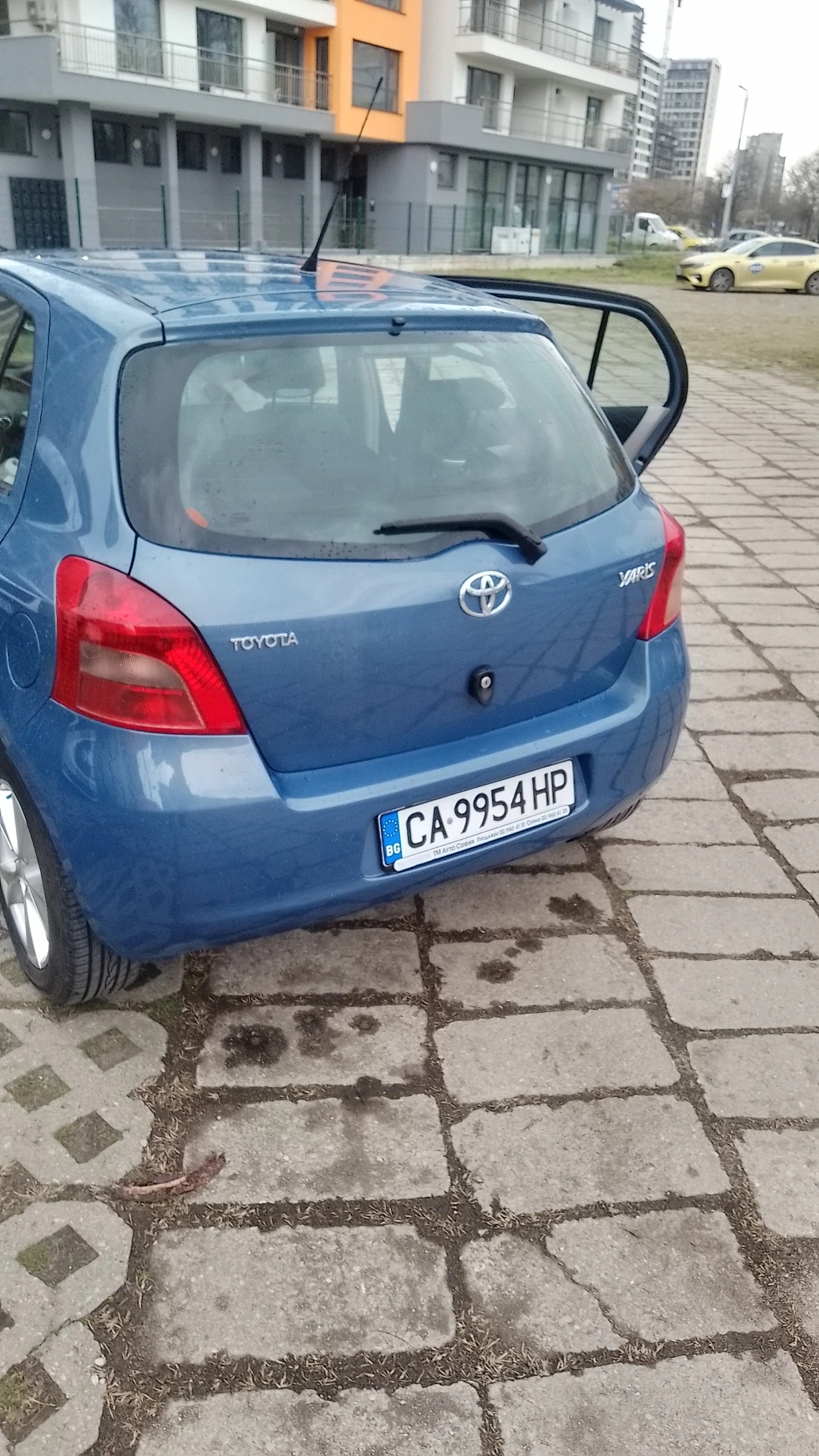 Toyota Yaris R, снимка 12 - Автомобили и джипове - 53904976