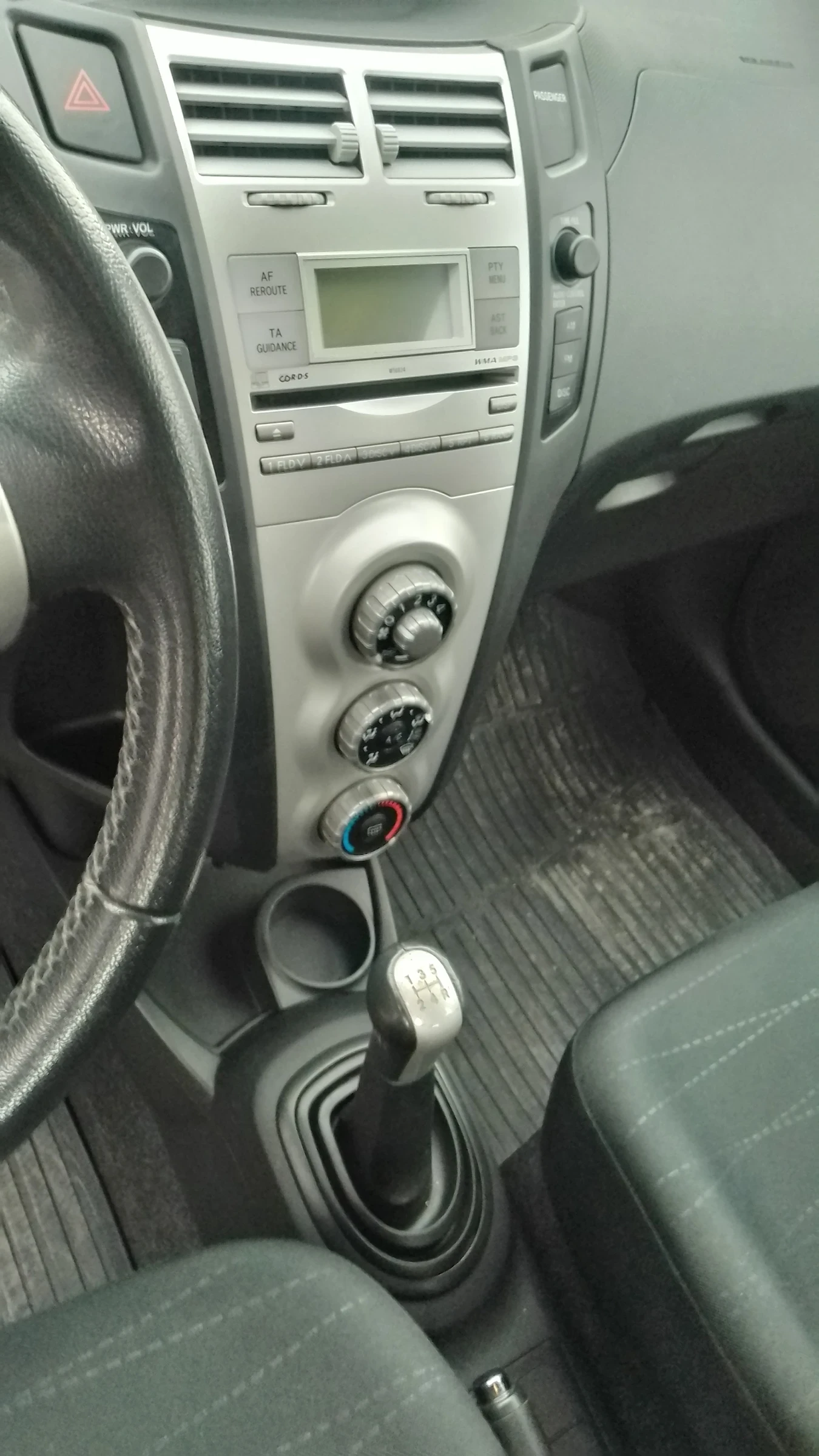Toyota Yaris R, снимка 8 - Автомобили и джипове - 53904976
