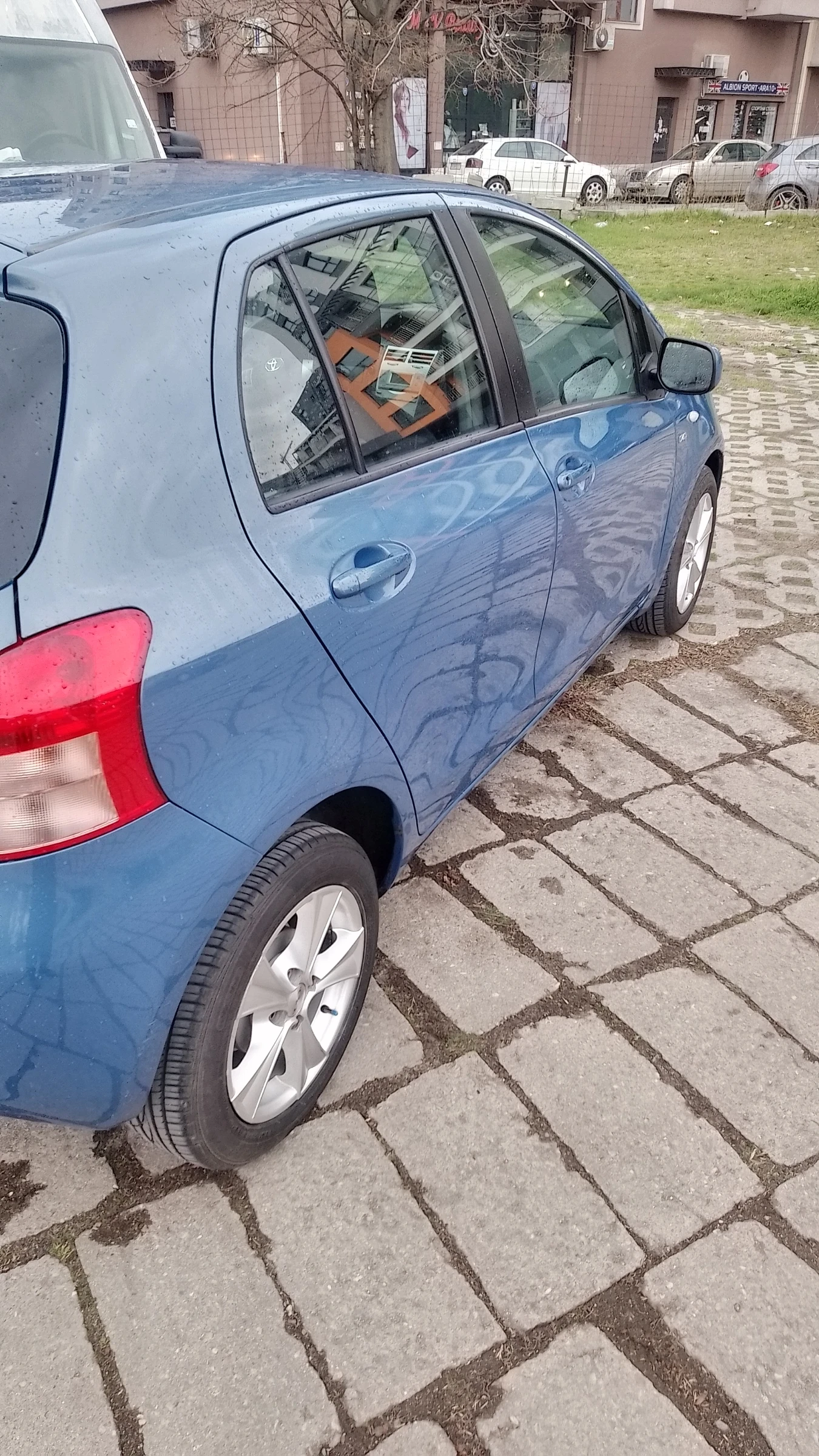Toyota Yaris R, снимка 11 - Автомобили и джипове - 53904976