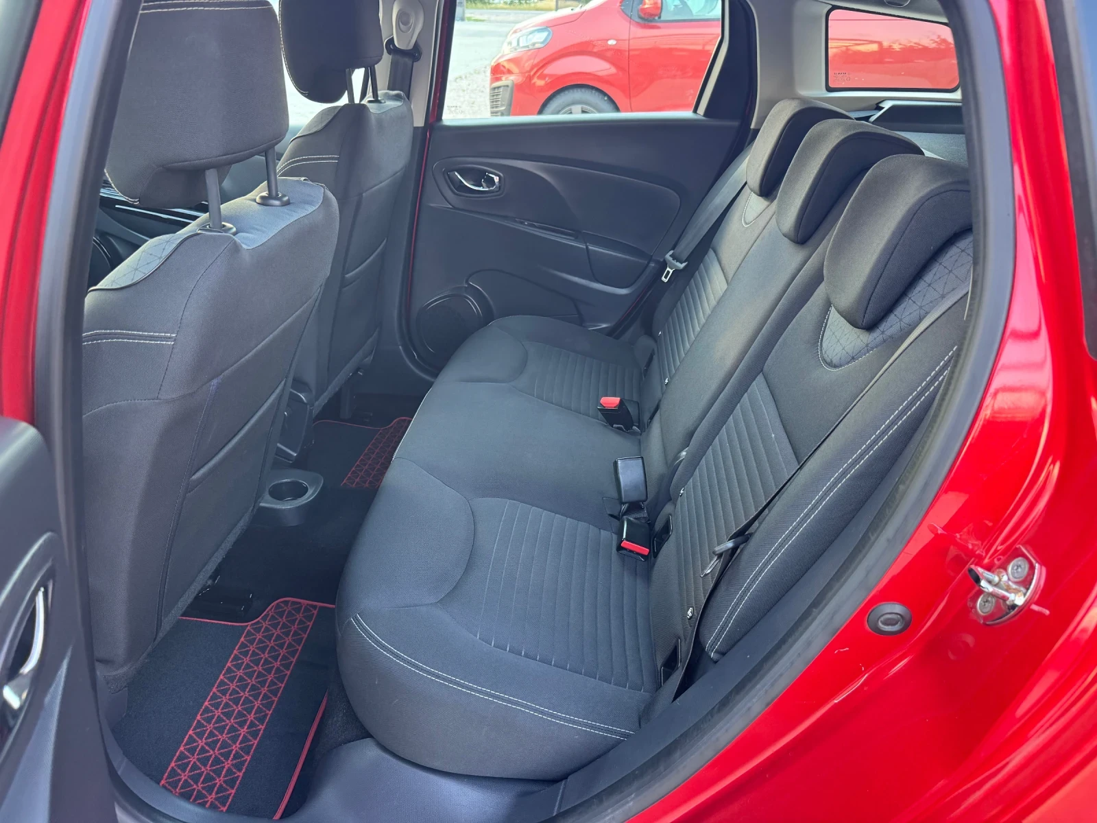 Renault Clio 1.5DCI AVTOMAT , снимка 14 - Автомобили и джипове - 54873344