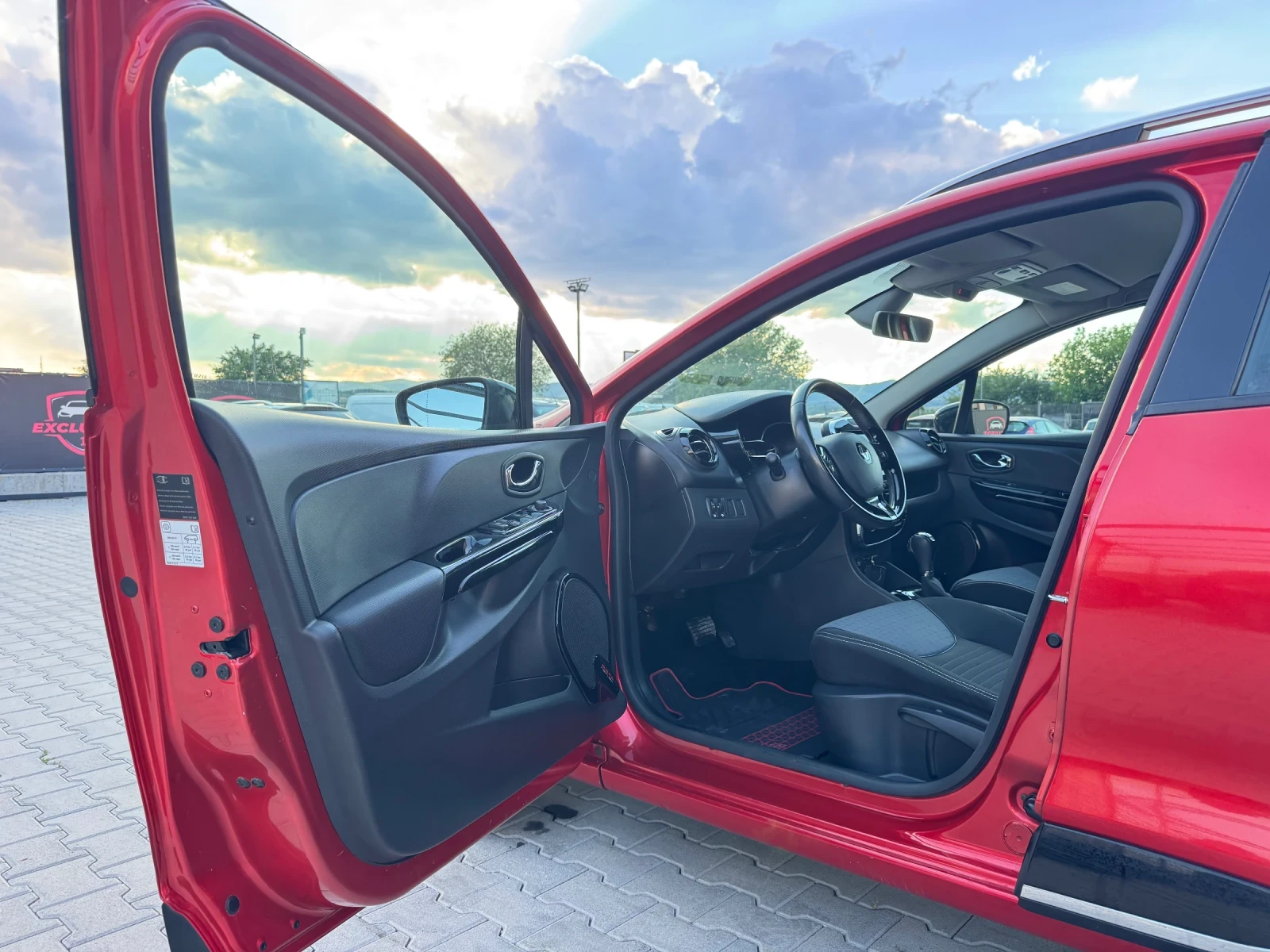 Renault Clio 1.5DCI AVTOMAT , снимка 9 - Автомобили и джипове - 54873344