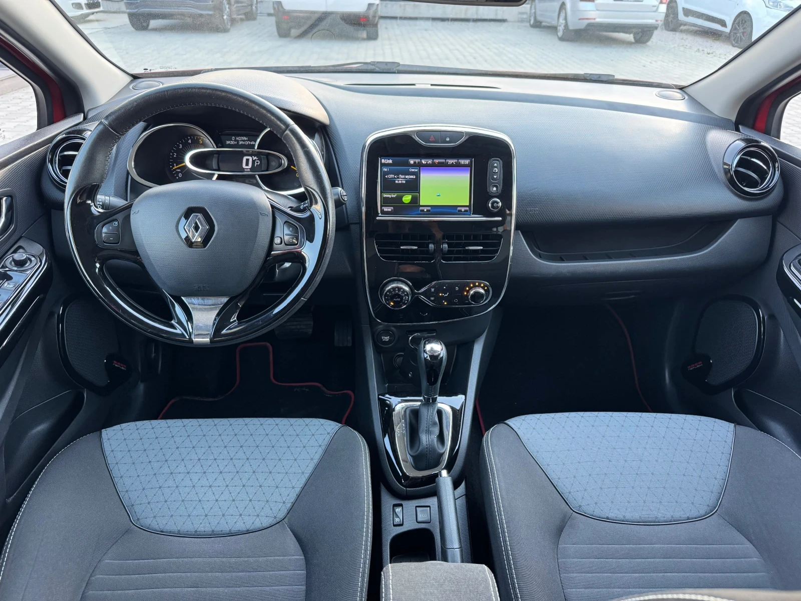 Renault Clio 1.5DCI AVTOMAT , снимка 11 - Автомобили и джипове - 54873344