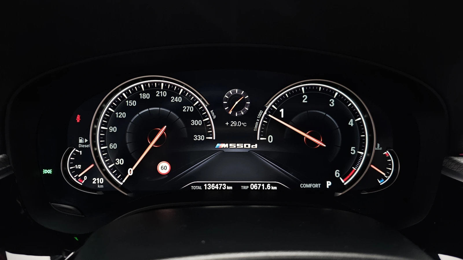BMW 550 HUD* SOFT CLOSE* ЕЛ. БАГАЖНИК* 360* КРАЙНА ЦЕНА, снимка 8 - Автомобили и джипове - 55593875