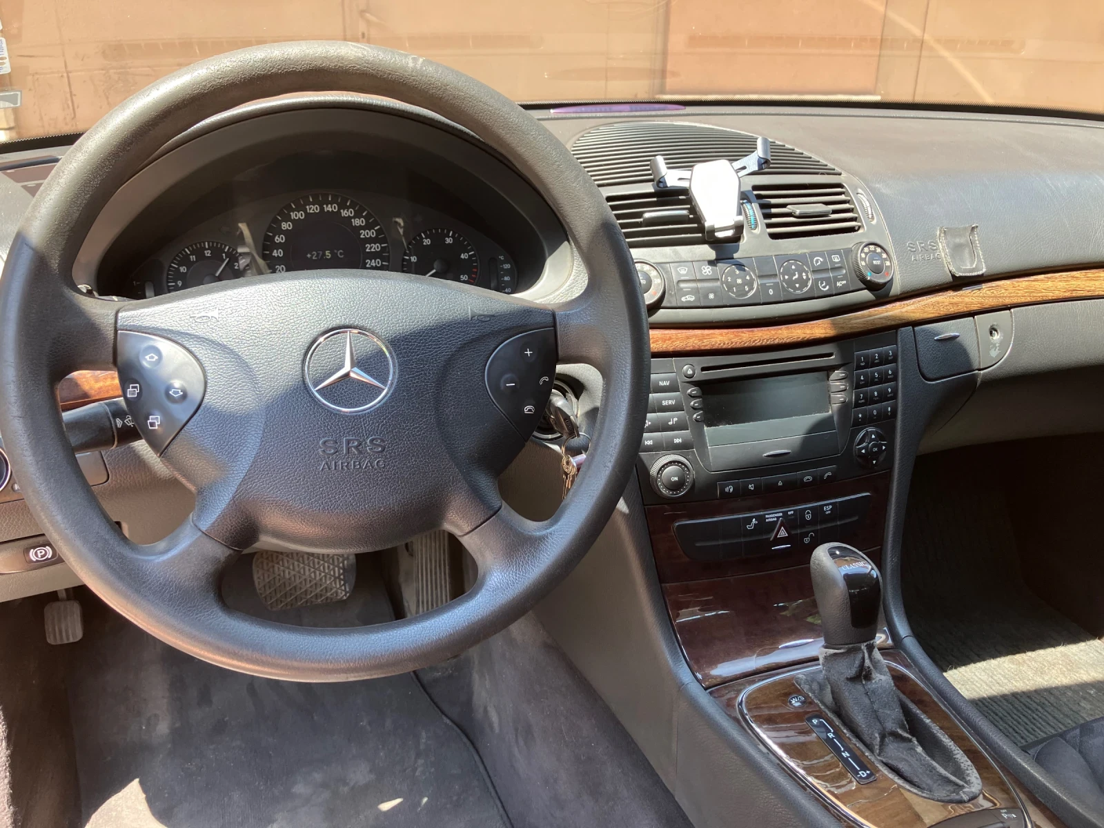 Mercedes-Benz E 220, снимка 5 - Автомобили и джипове - 55691475