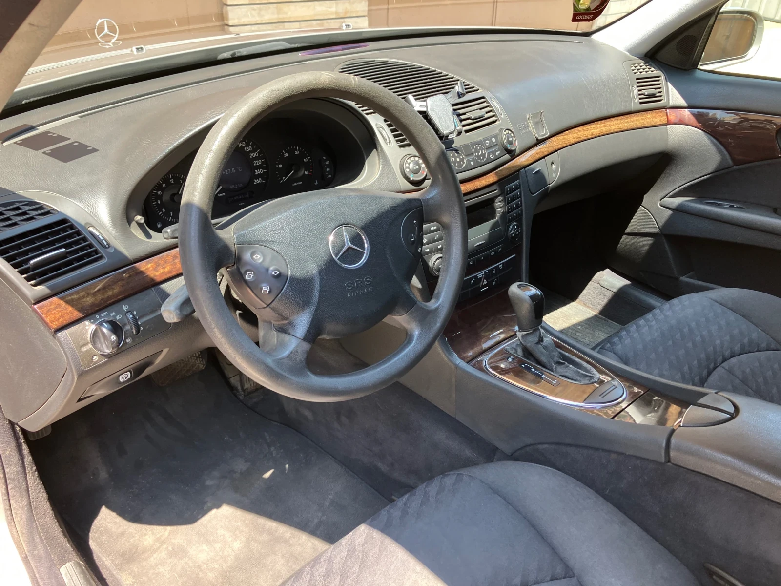 Mercedes-Benz E 220, снимка 6 - Автомобили и джипове - 55691475
