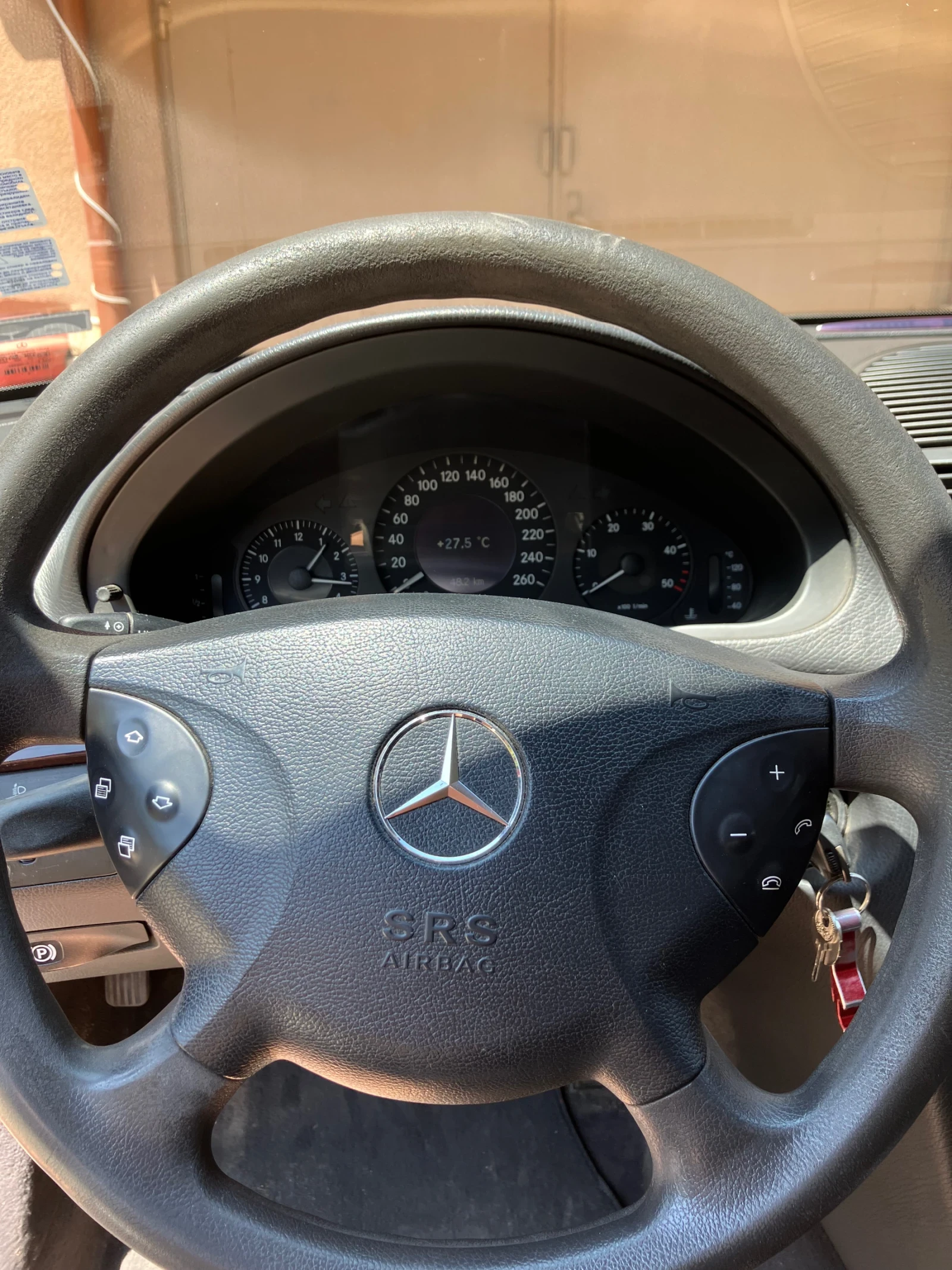 Mercedes-Benz E 220, снимка 7 - Автомобили и джипове - 55691475