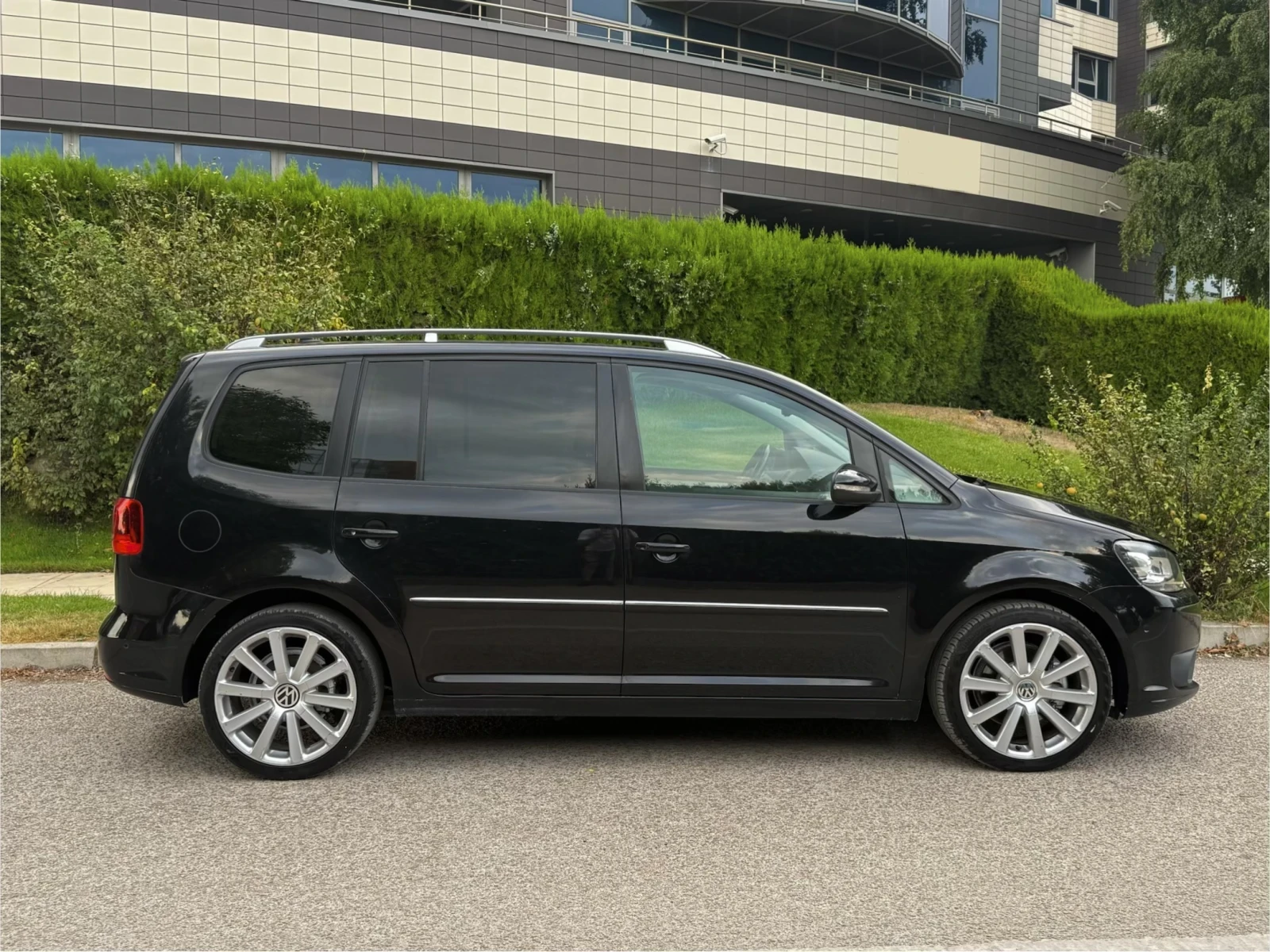 VW Touran 2.0TDI DSG HIGHLINE, снимка 4 - Автомобили и джипове - 55837856