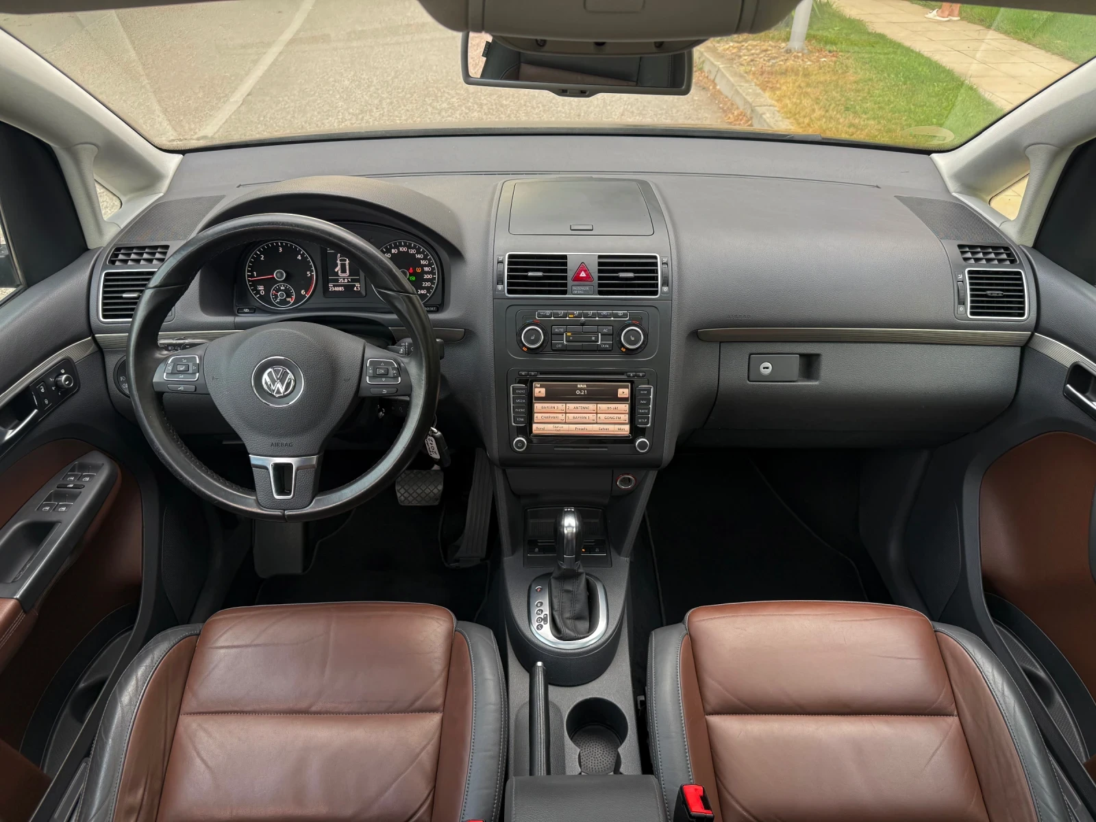 VW Touran 2.0TDI DSG HIGHLINE, снимка 11 - Автомобили и джипове - 55837856