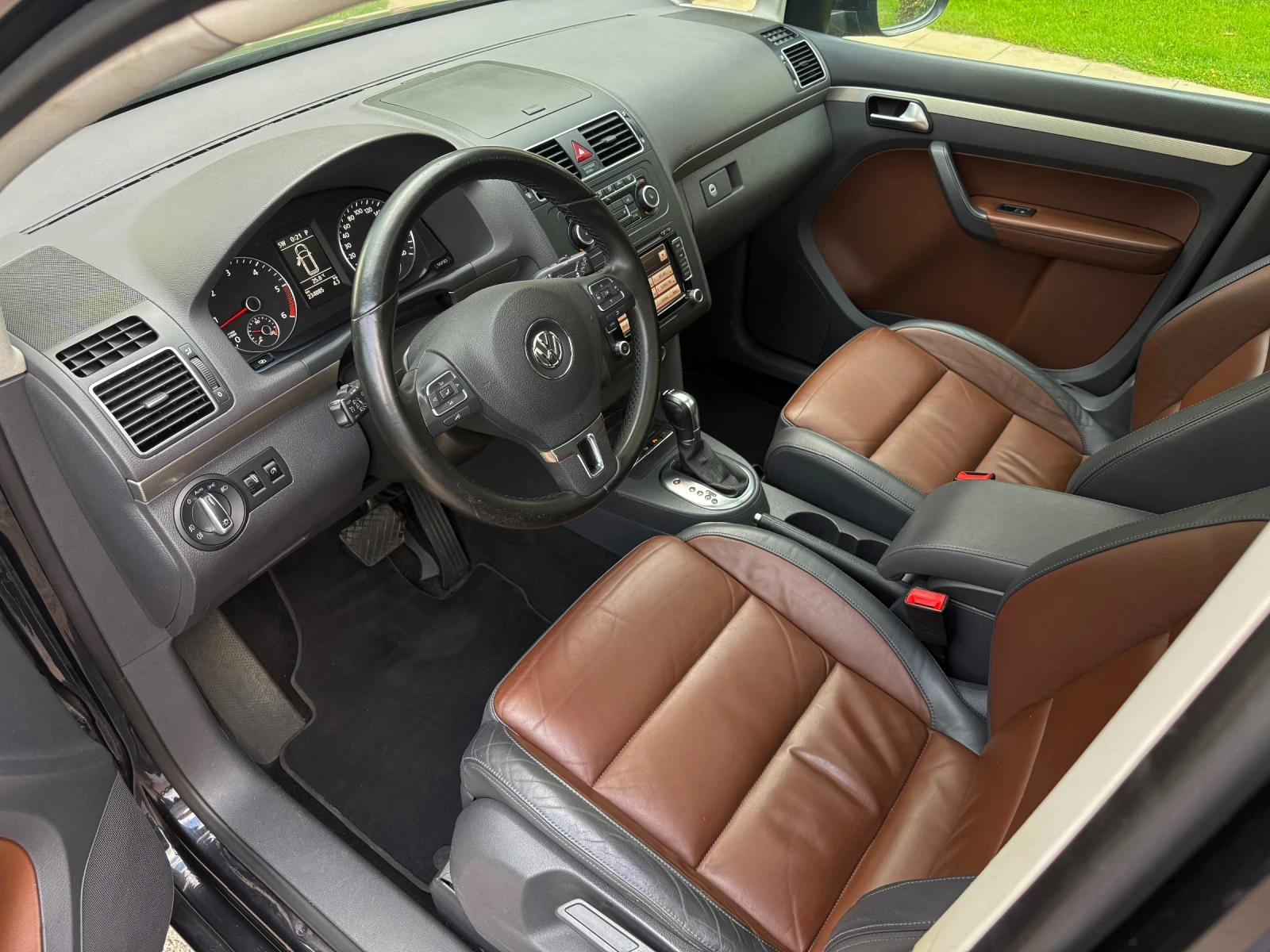 VW Touran 2.0TDI DSG HIGHLINE, снимка 8 - Автомобили и джипове - 55837856