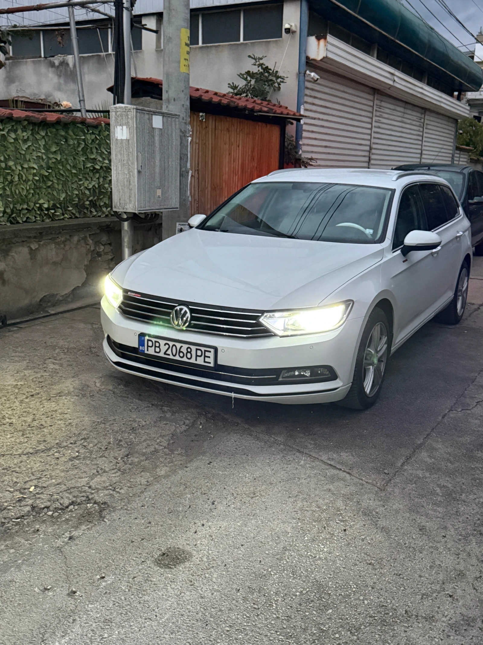 VW Passat 1.6 TDI 120 кс., снимка 9 - Автомобили и джипове - 56274725
