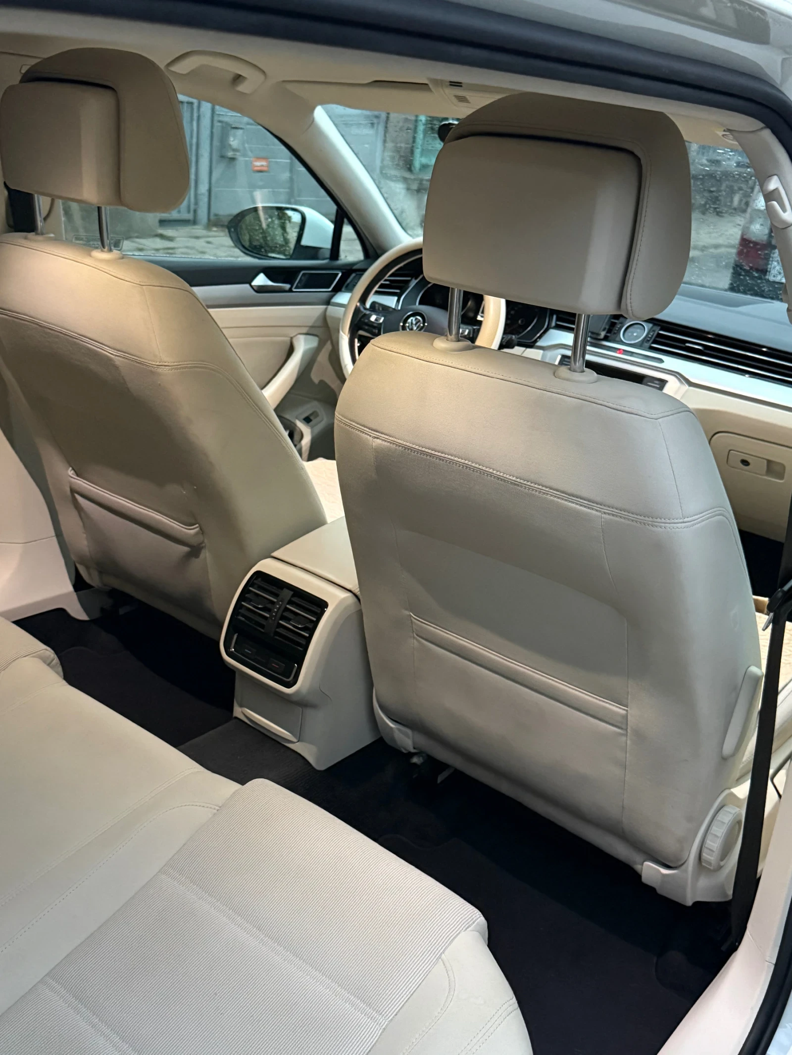 VW Passat 1.6 TDI 120 кс., снимка 11 - Автомобили и джипове - 56274725