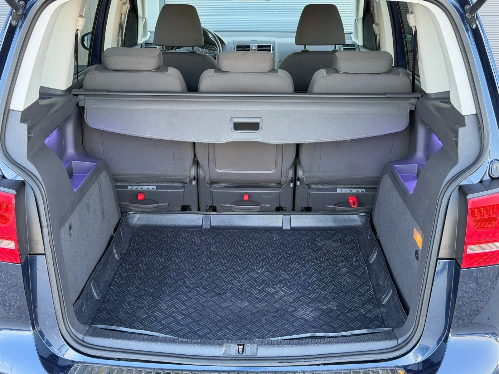 VW Touran 2.0 TDI, снимка 6 - Автомобили и джипове - 56357817