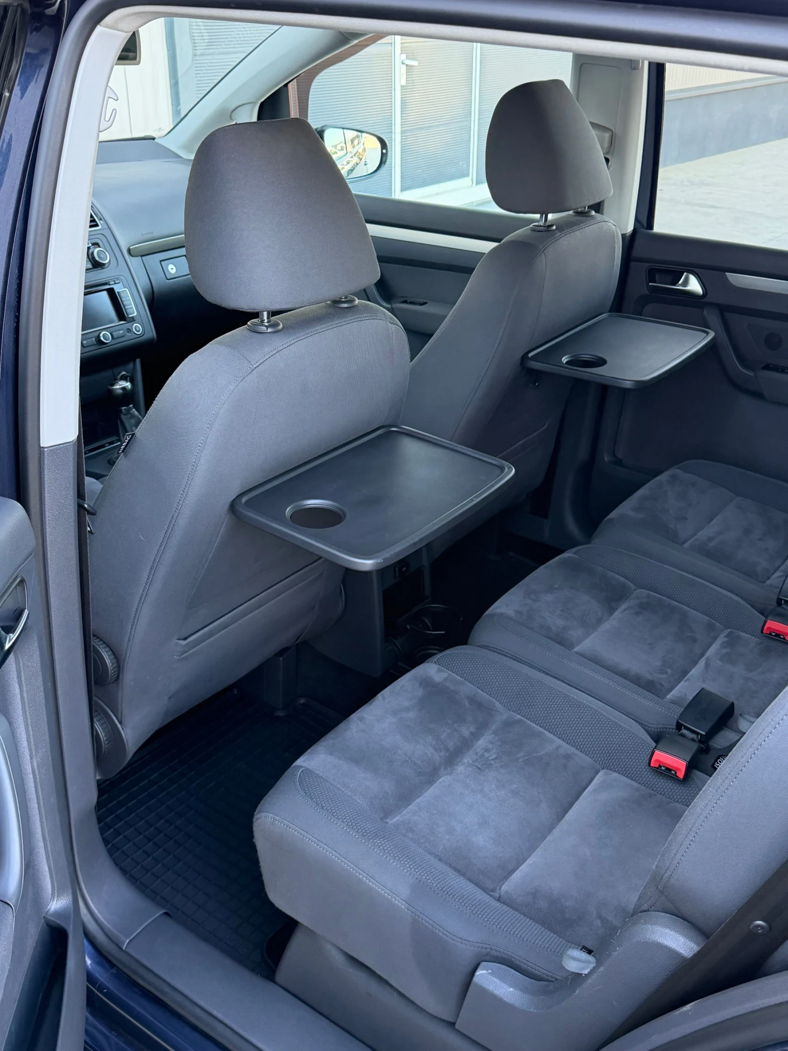 VW Touran 2.0 TDI, снимка 8 - Автомобили и джипове - 56357817