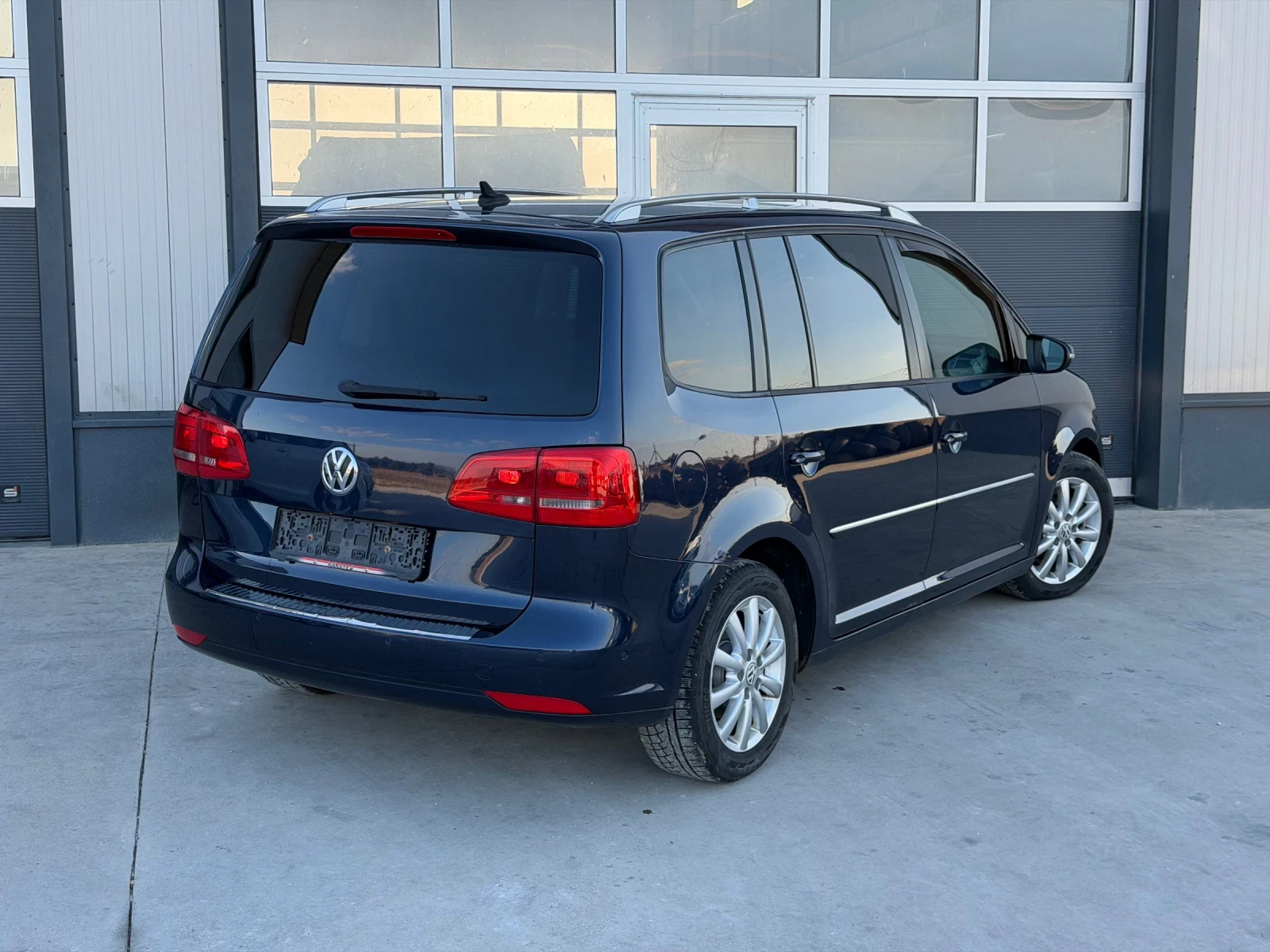 VW Touran 2.0 TDI, снимка 5 - Автомобили и джипове - 56357817