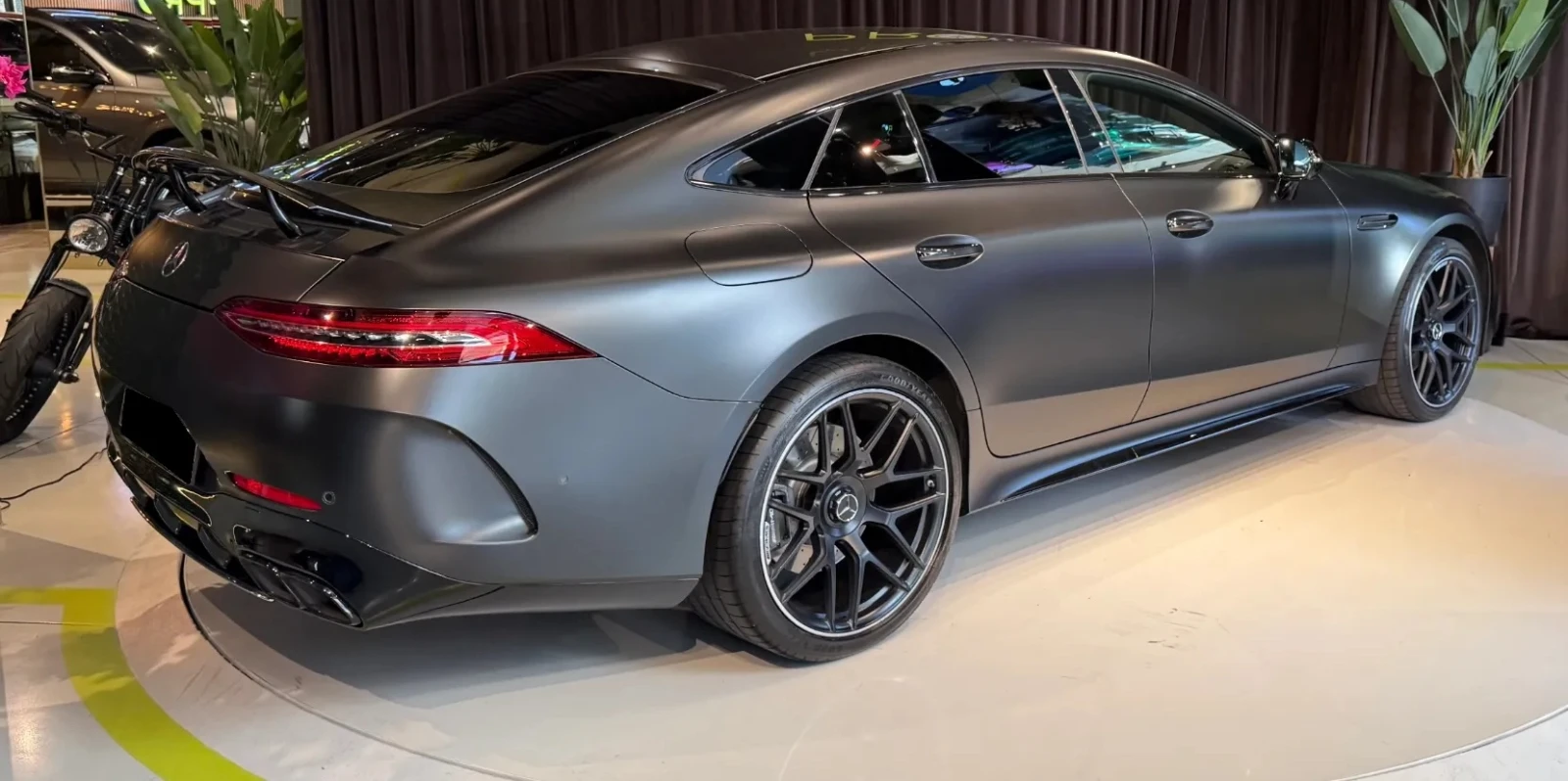 Mercedes-Benz AMG GT 43 EQ Boost 4MATIC+ , снимка 3 - Автомобили и джипове - 56725359
