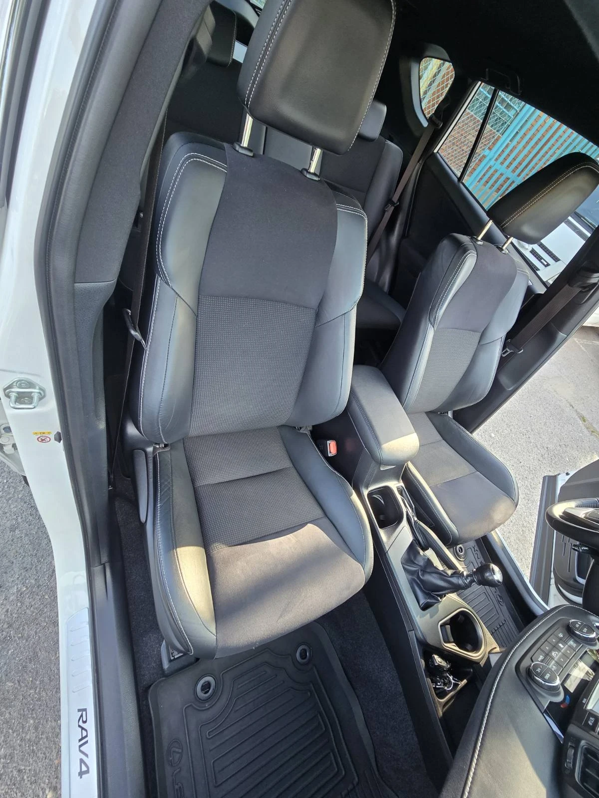 Toyota Rav4 2.0 D4D  EXECUTIVE - изображение 8