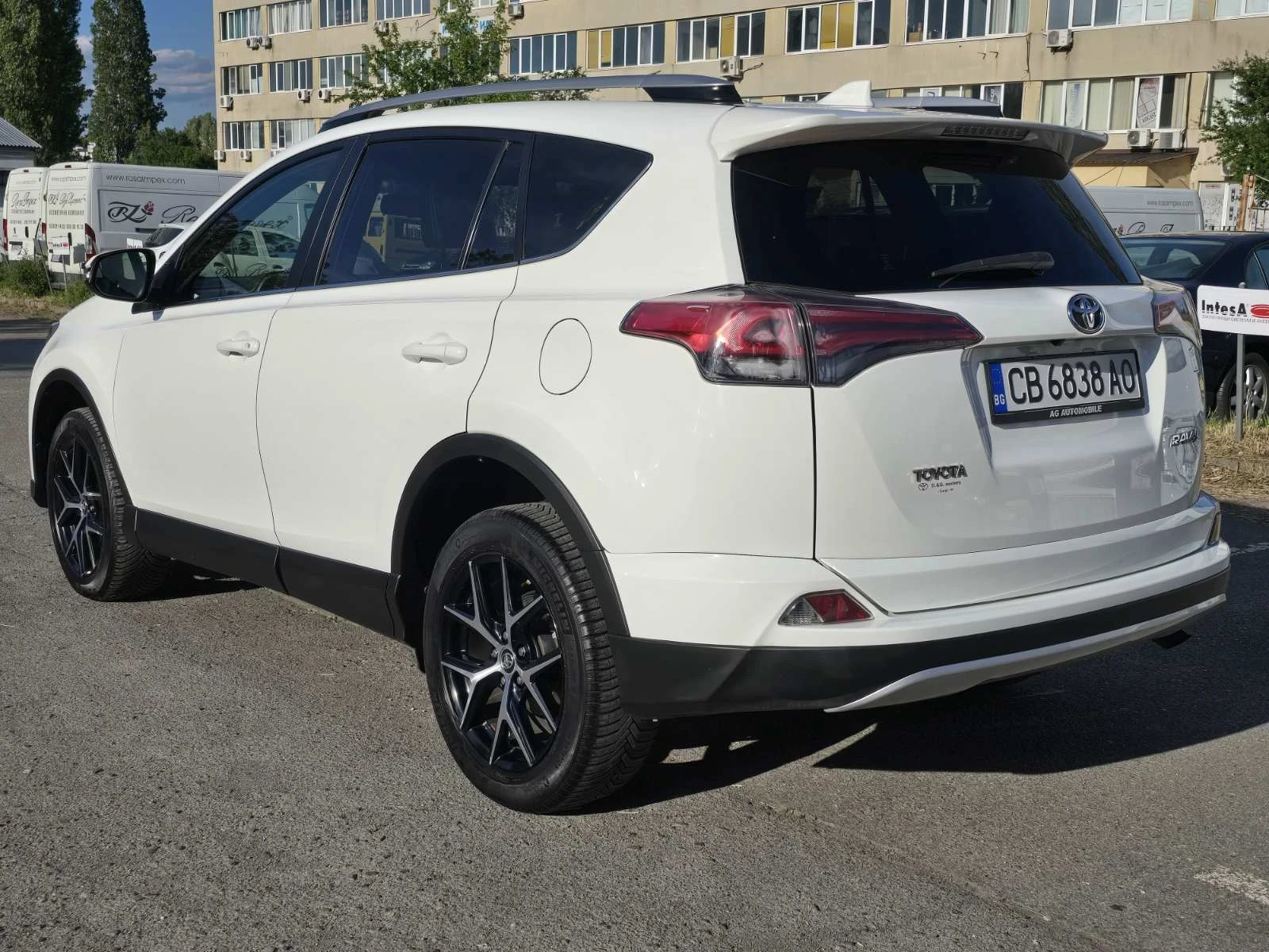 Toyota Rav4 2.0 D4D  EXECUTIVE - изображение 4