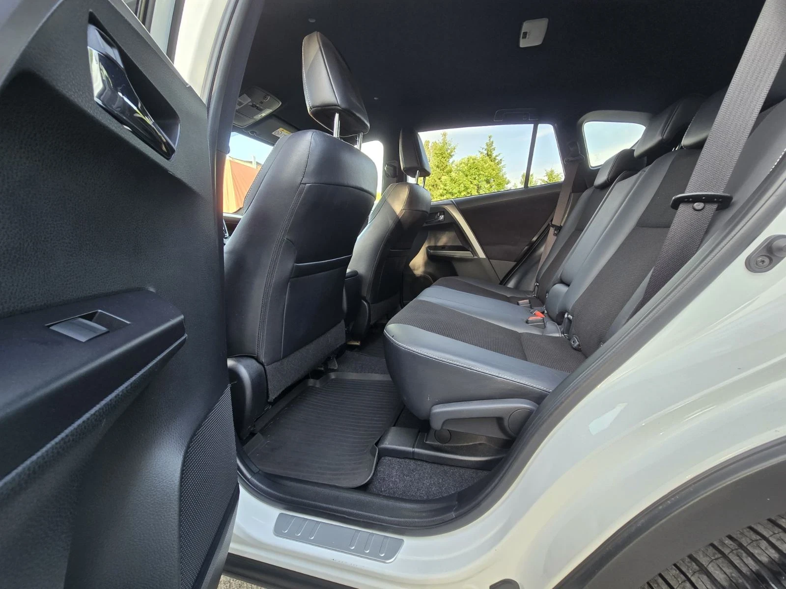 Toyota Rav4 2.0 D4D  EXECUTIVE - изображение 9