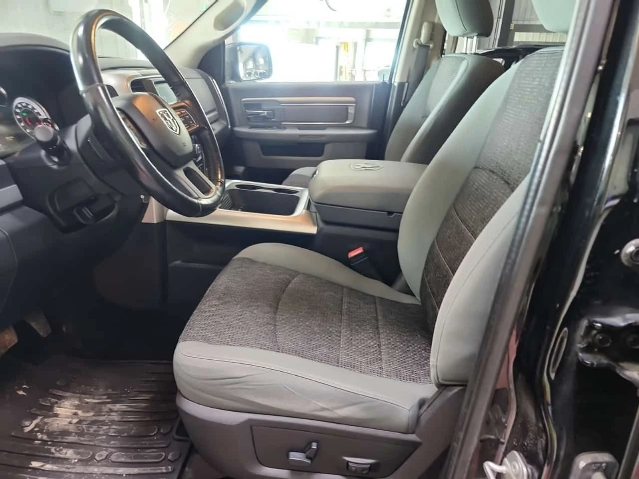 Dodge RAM 1500 * WARLOCK CREW CAB SHORT BED * CARFAX * ЦЕНА ДО БГ, снимка 11 - Автомобили и джипове - 54961563