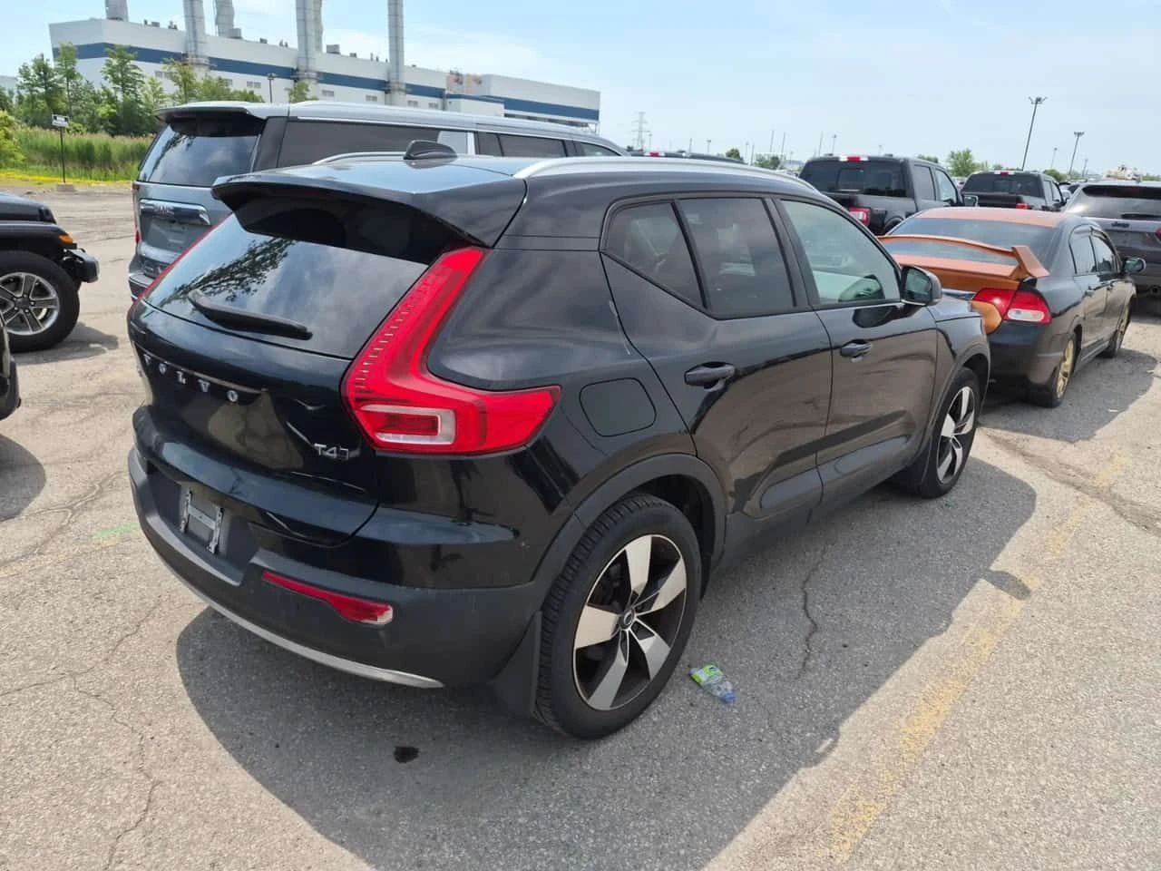 Volvo XC40 | MOMENTUM | CARFAX | БЕЗ ПЪРВОНАЧАЛНА ВНОСКА, снимка 3 - Автомобили и джипове - 55094325