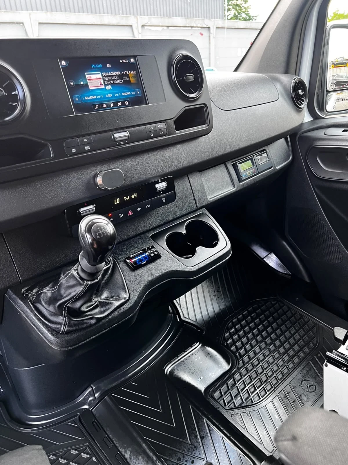 Mercedes-Benz Sprinter 317 хладилен за лекарства топ състояние , снимка 9 - Бусове и автобуси - 55270863