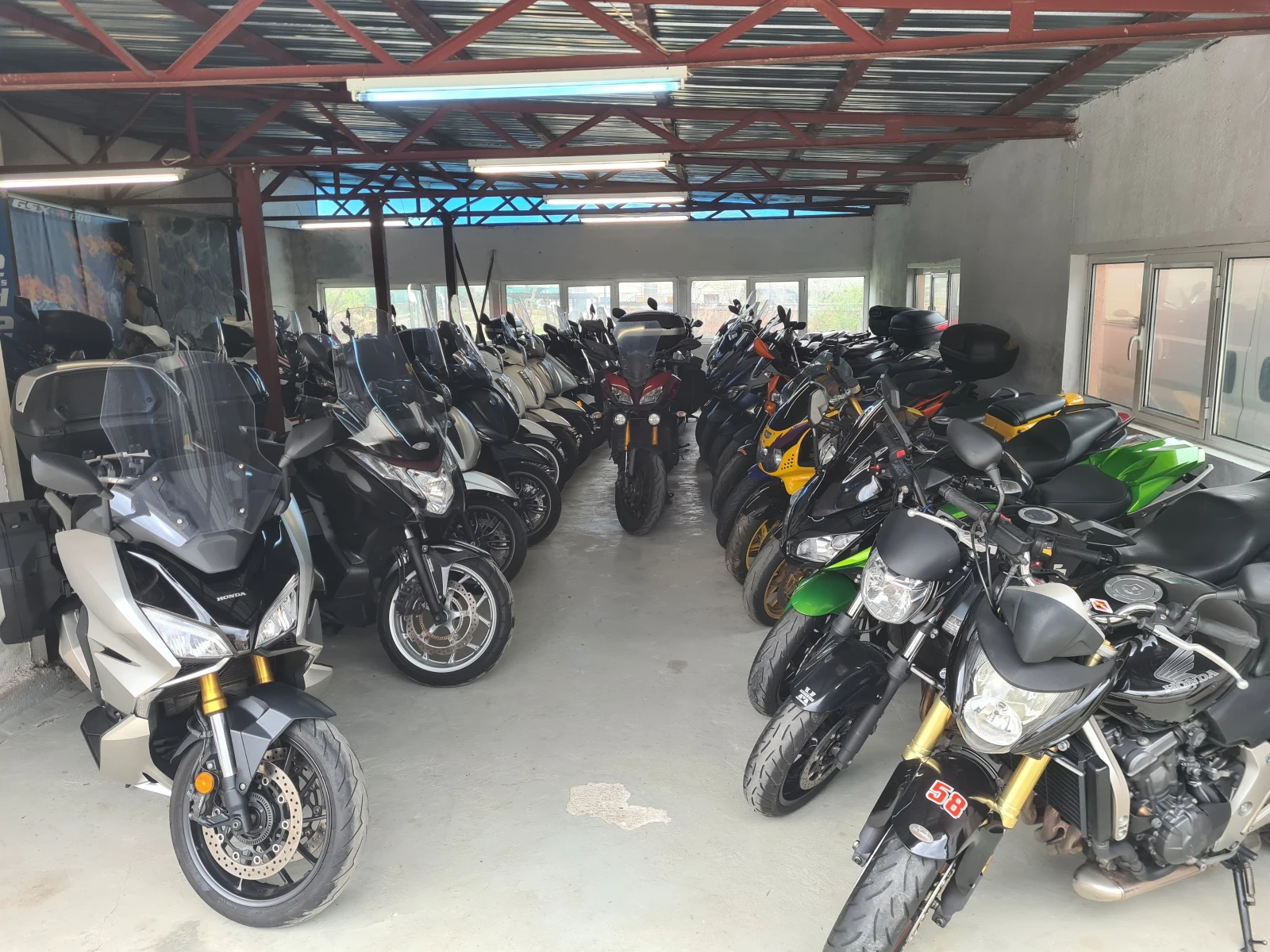 Yamaha X-max 300i ABS/TCS, снимка 7 - Мотоциклети и мототехника - 55619446