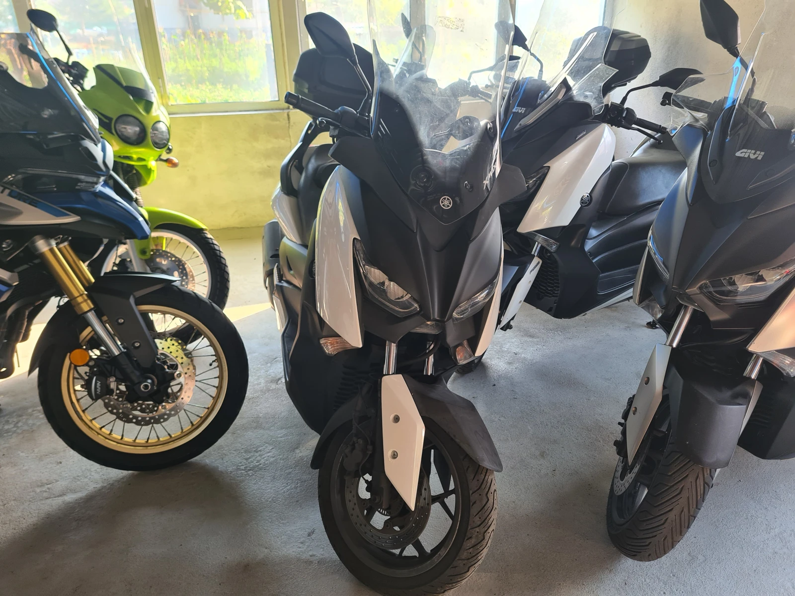 Yamaha X-max 300i ABS/TCS, снимка 2 - Мотоциклети и мототехника - 55619446