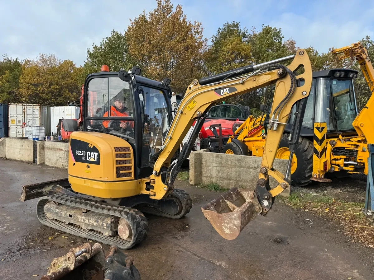  Cat 302.7DCR | Mobile.bg   1