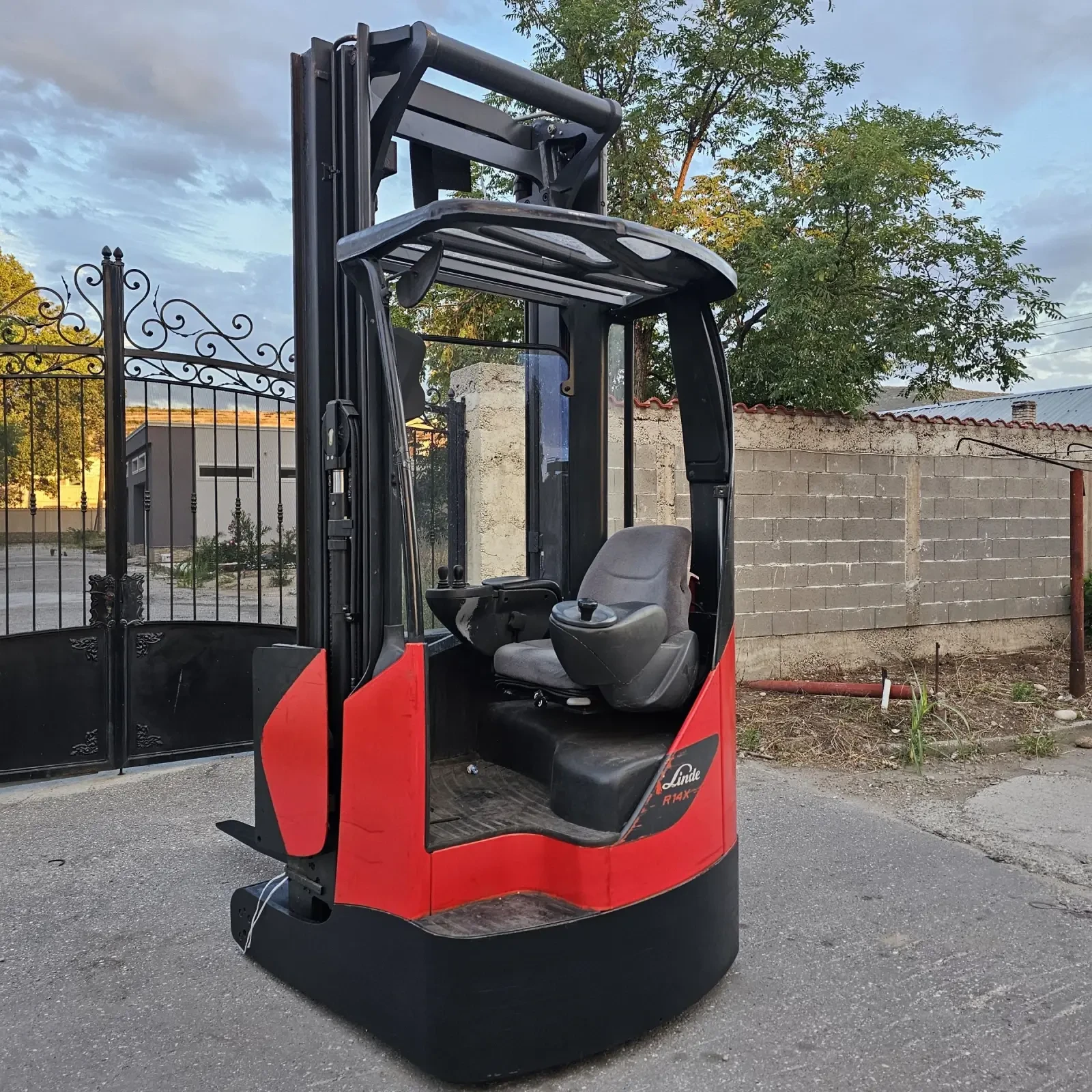 Електрокар Linde R14X 2015, снимка 4 - Индустриална техника - 55225615