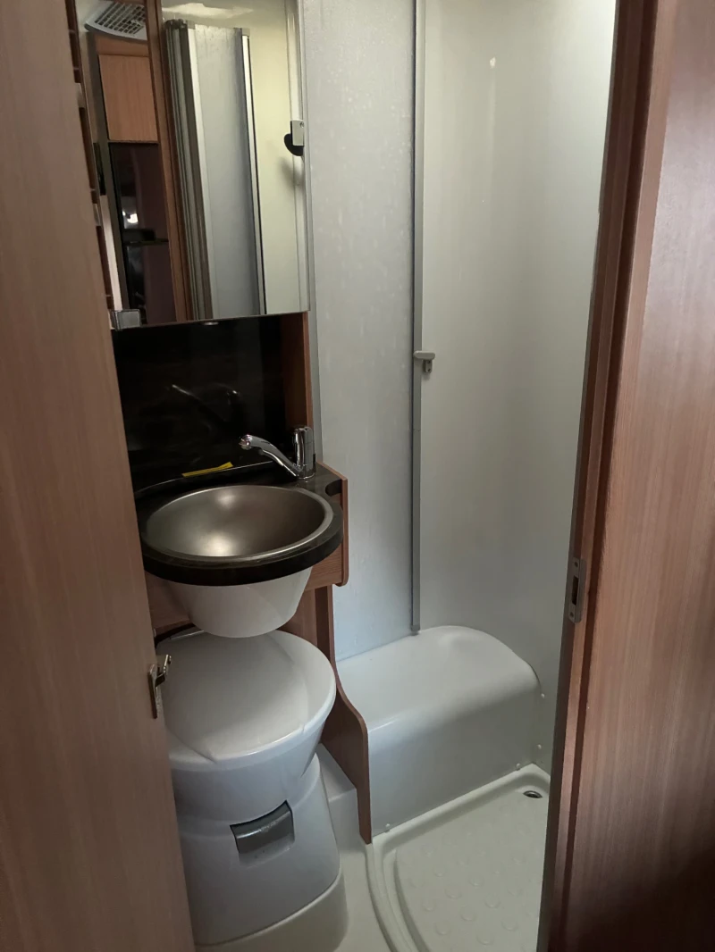 Кемпер Knaus, снимка 9 - Каравани и кемпери - 52789260