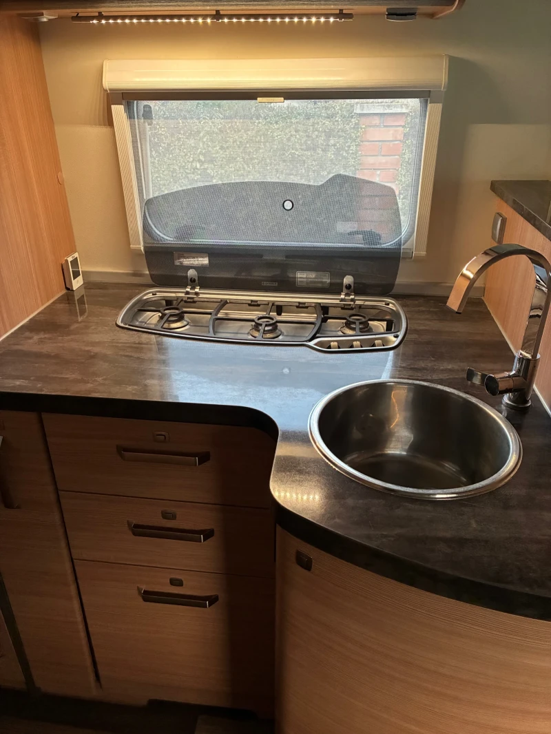 Кемпер Knaus, снимка 14 - Каравани и кемпери - 52789260