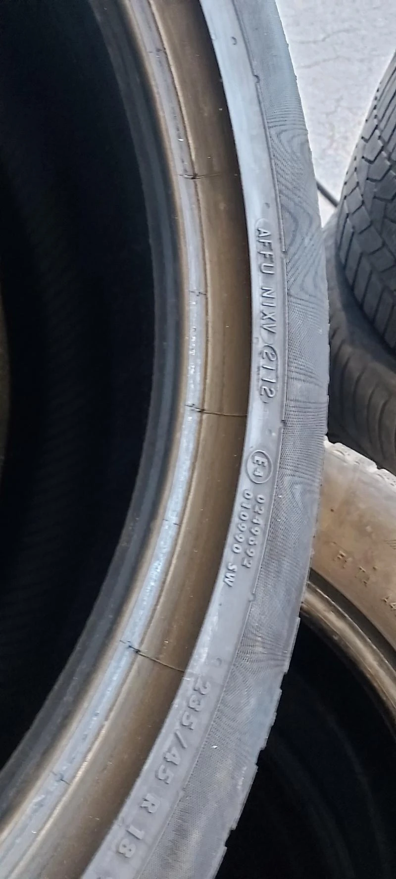 Гуми Зимни 235/45R18, снимка 7 - Гуми и джанти - 34695707