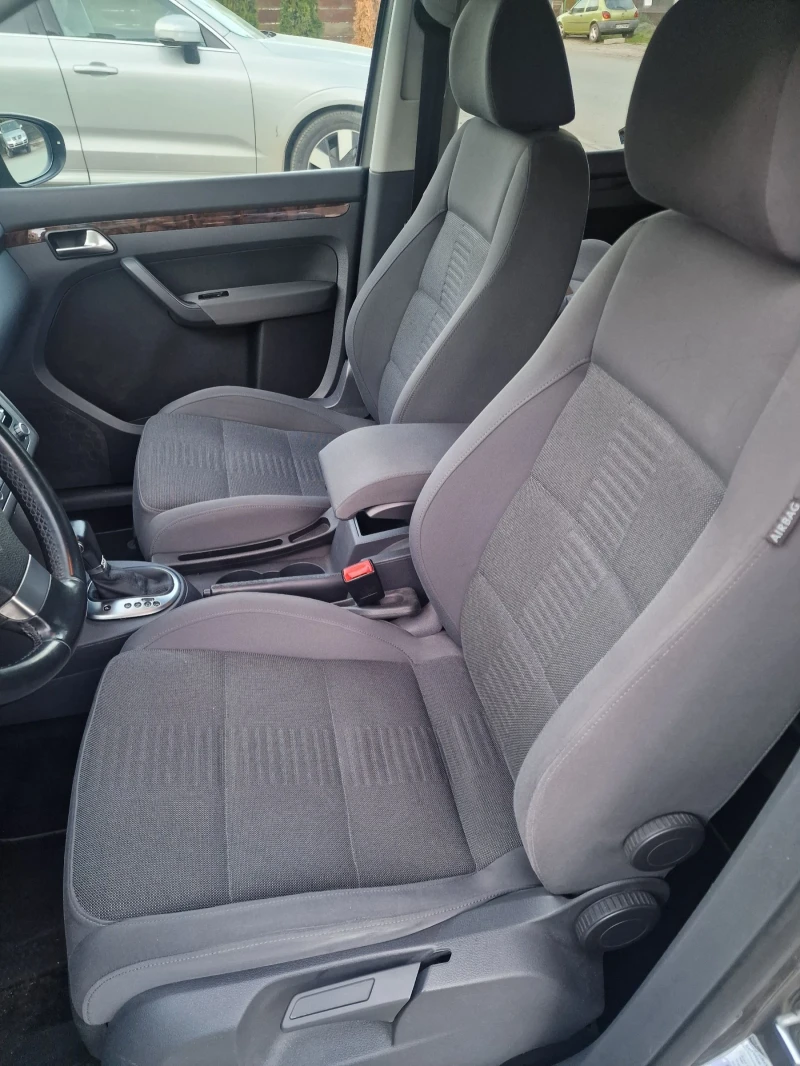 VW Touran, снимка 12 - Автомобили и джипове - 52423701