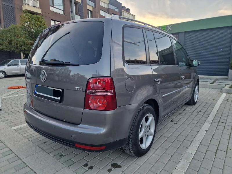 VW Touran, снимка 5 - Автомобили и джипове - 52423701