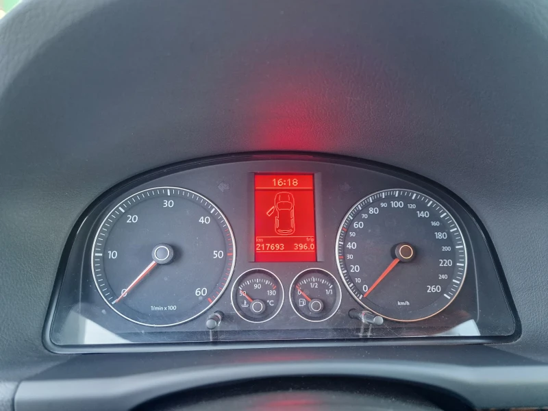 VW Touran, снимка 9 - Автомобили и джипове - 52423701