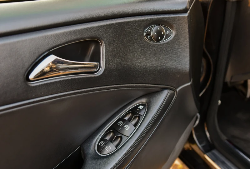 Mercedes-Benz CLS 320, снимка 7 - Автомобили и джипове - 53408274