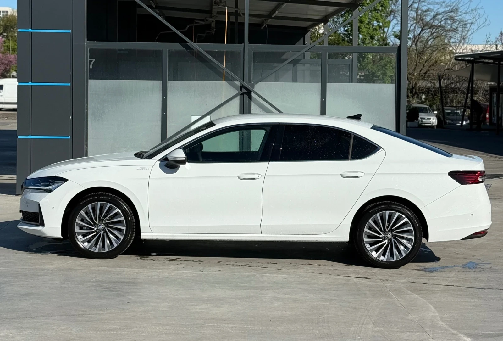 Skoda Superb Laurent&Klement - изображение 3