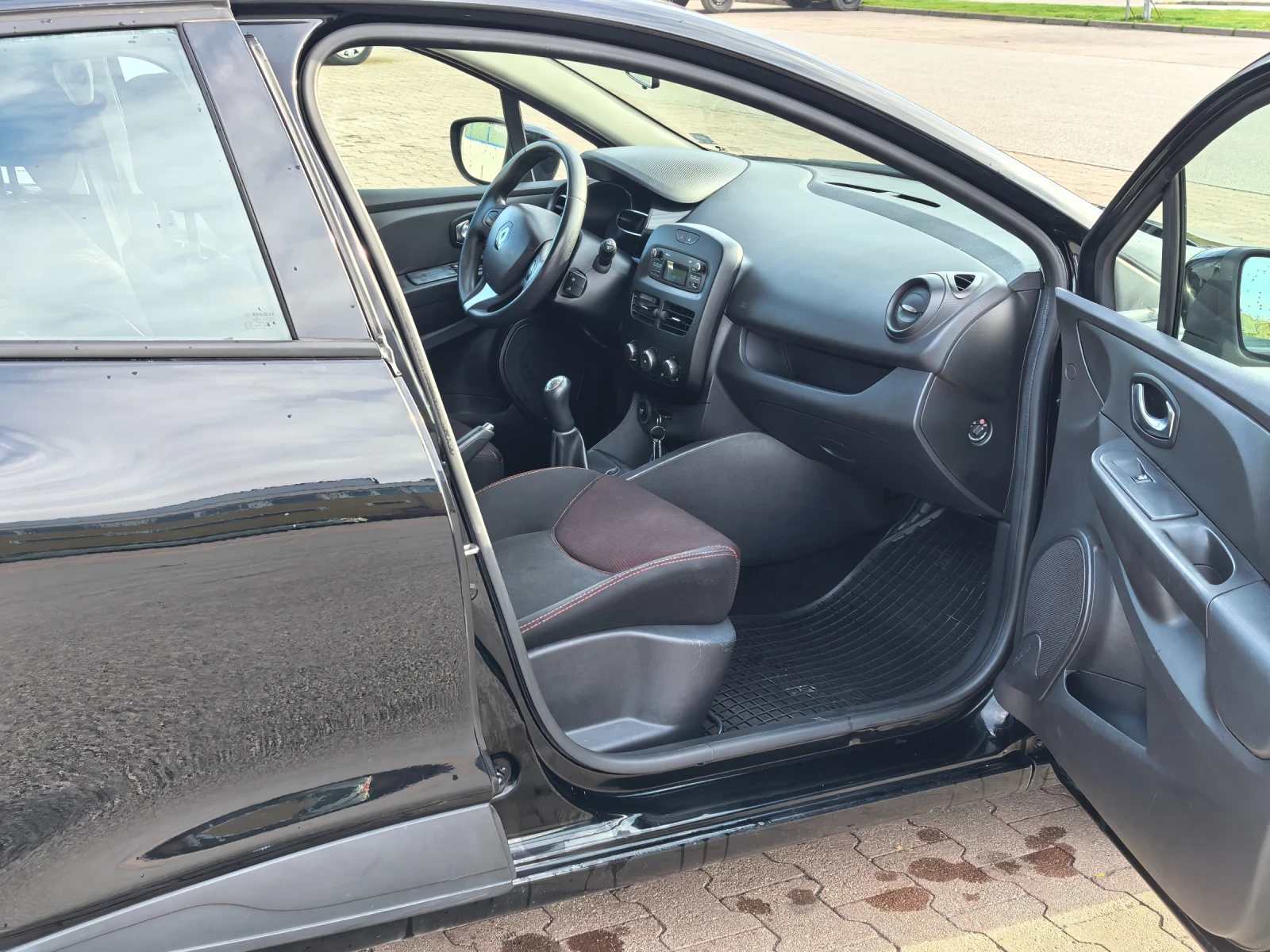 Renault Clio 1.2i Euro 6, снимка 10 - Автомобили и джипове - 53838353