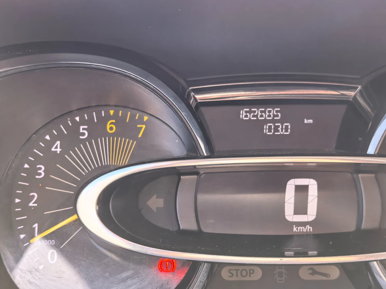 Renault Clio 1.2i Euro 6, снимка 16 - Автомобили и джипове - 53838353