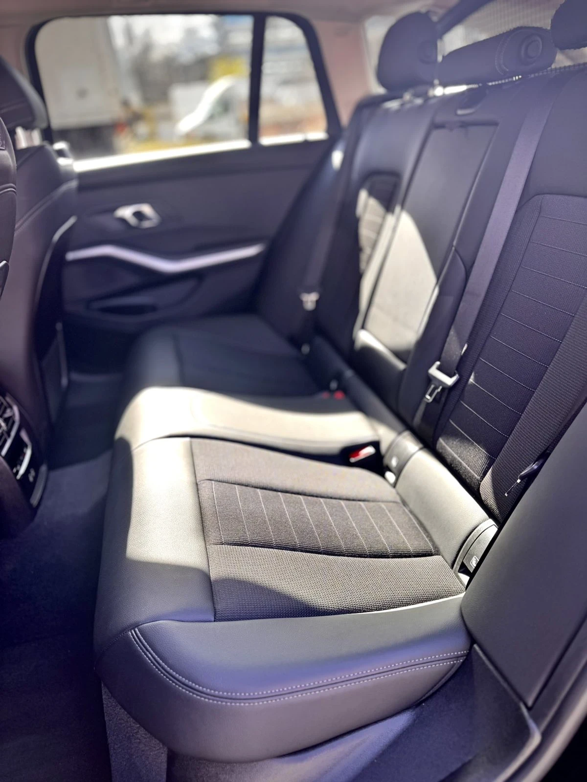 BMW 318 2.0d Sport (в гаранция до 02.2027г), снимка 10 - Автомобили и джипове - 54135759