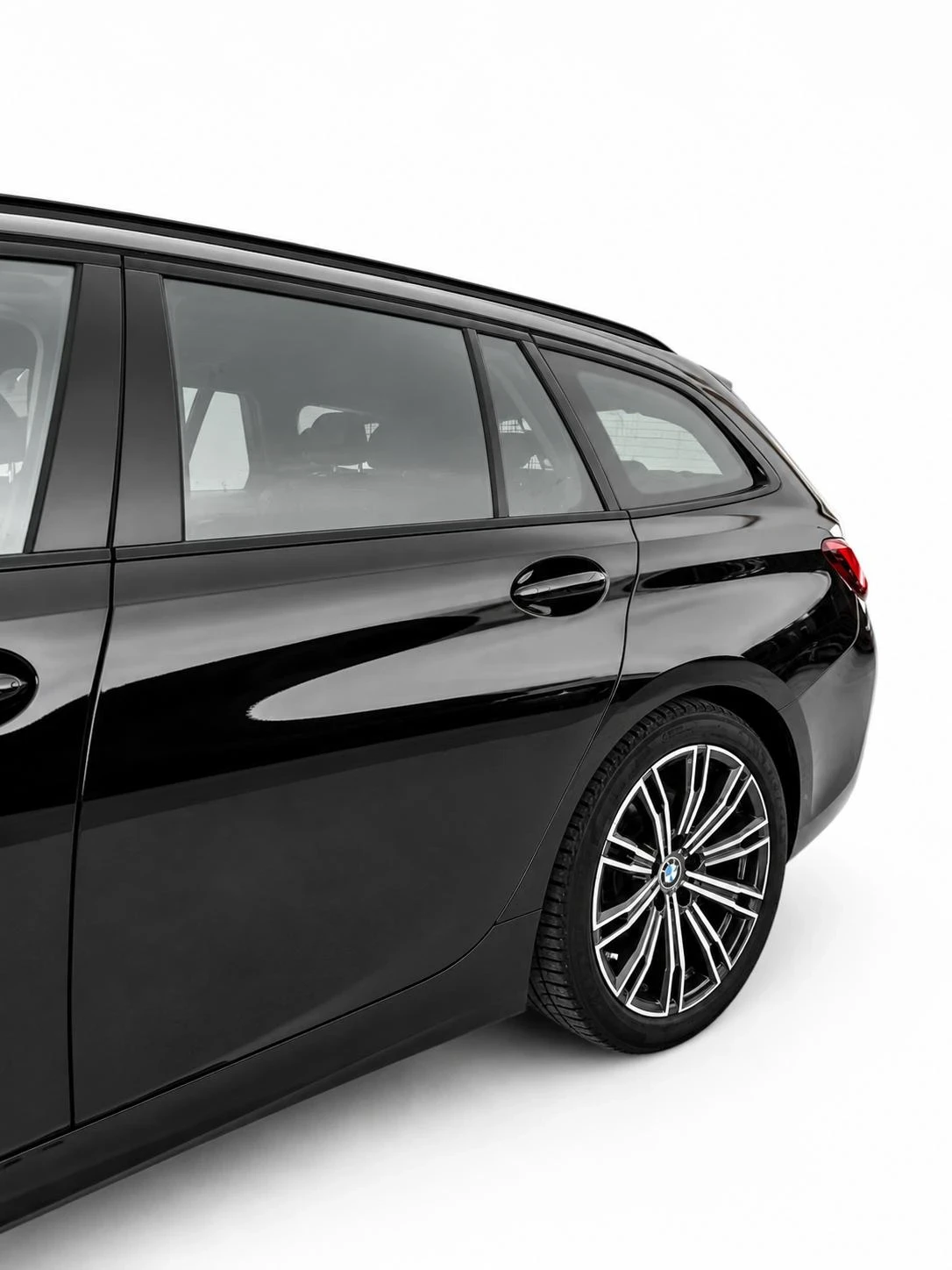BMW 318 2.0d Sport (в гаранция до 02.2027г), снимка 4 - Автомобили и джипове - 54376697