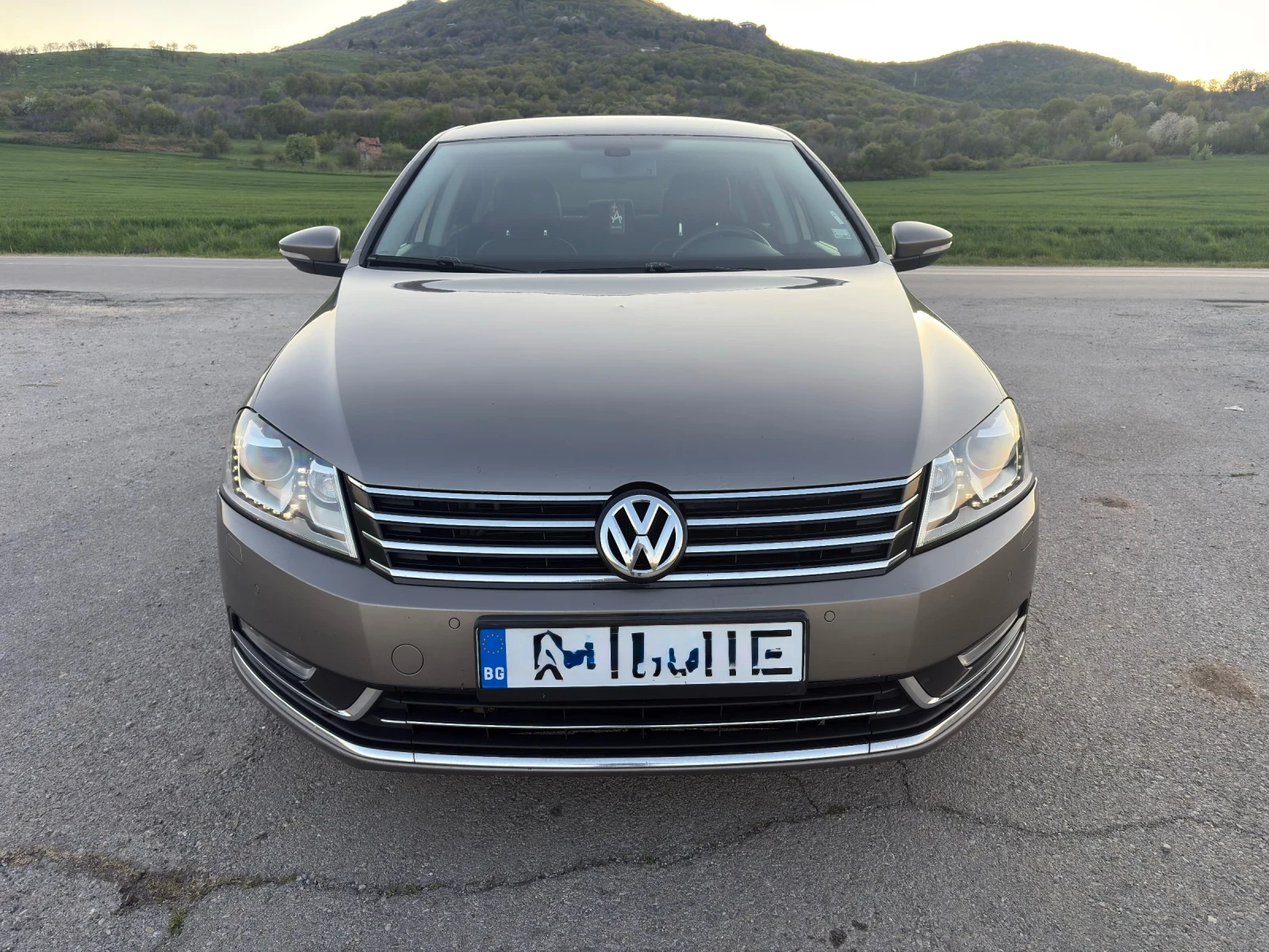 VW Passat 2.0 TDI LED, снимка 2 - Автомобили и джипове - 54246903