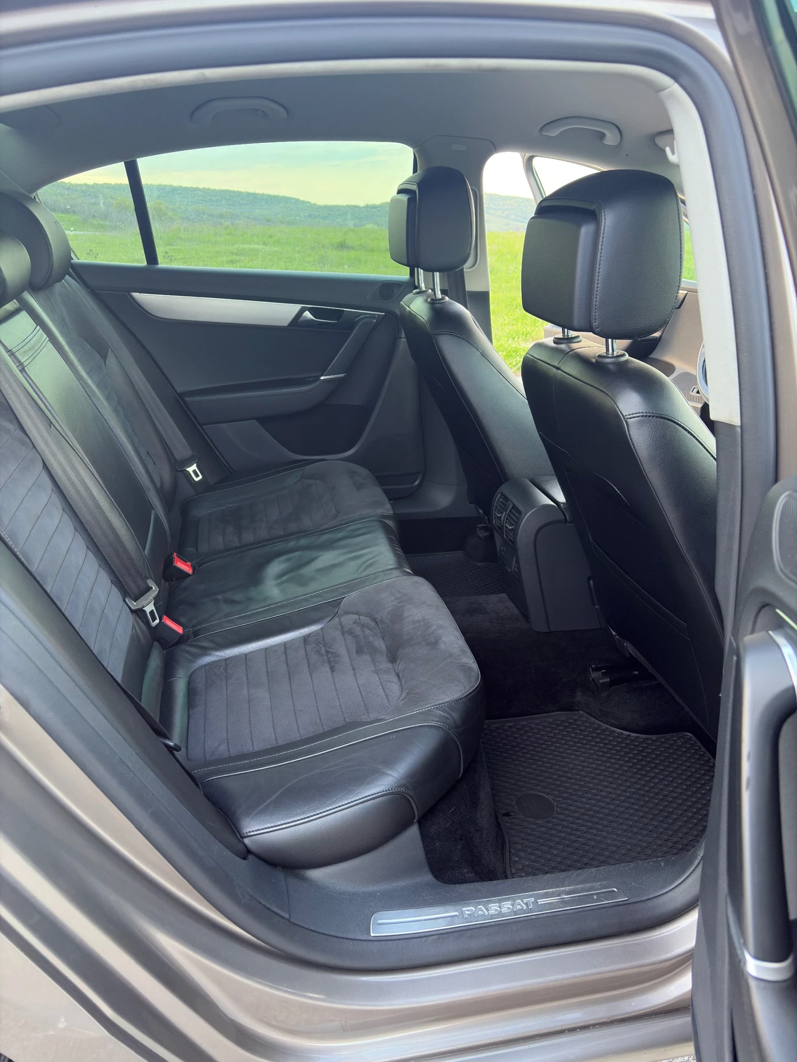 VW Passat 2.0 TDI LED, снимка 11 - Автомобили и джипове - 54246903