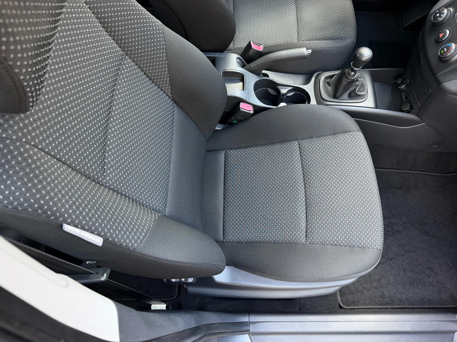 Hyundai I30 1.4i* 110к.с* С ПЪЛНА СЕРВИЗНА ИСТОРИЯ В Hyundai, снимка 14 - Автомобили и джипове - 54428346