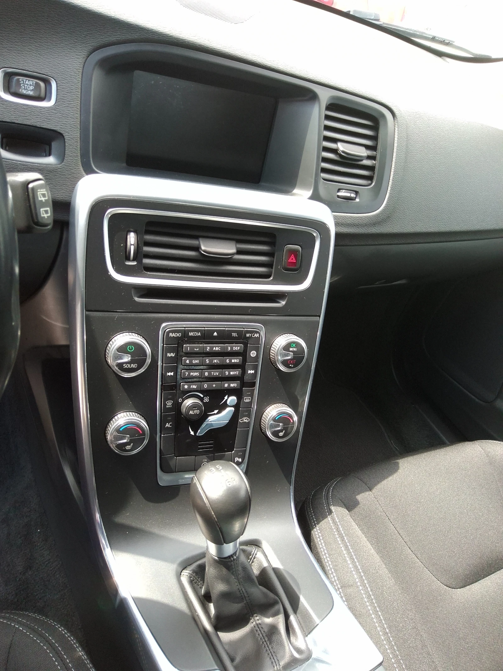 Volvo V60 2.0D 136PS D3, снимка 13 - Автомобили и джипове - 54621033