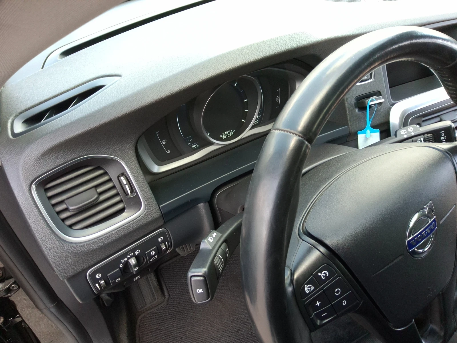 Volvo V60 2.0D 136PS D3, снимка 7 - Автомобили и джипове - 54621033