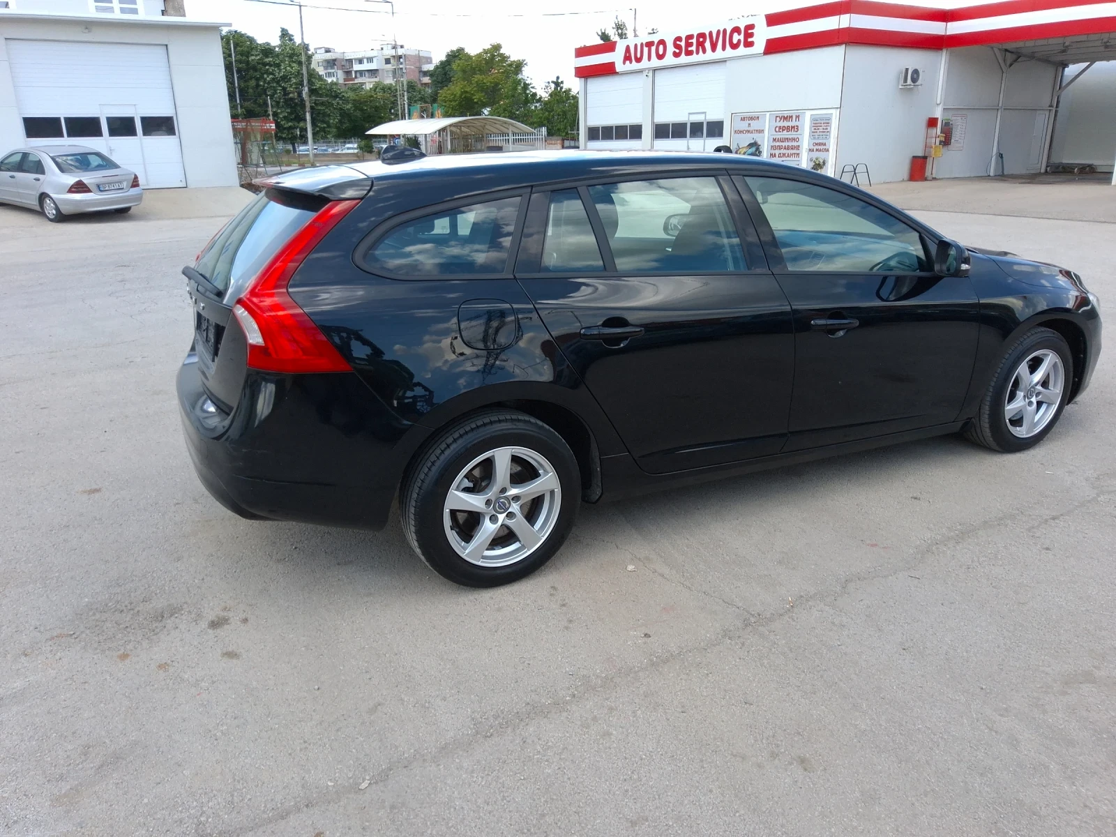 Volvo V60 2.0D 136PS D3, снимка 3 - Автомобили и джипове - 54621033