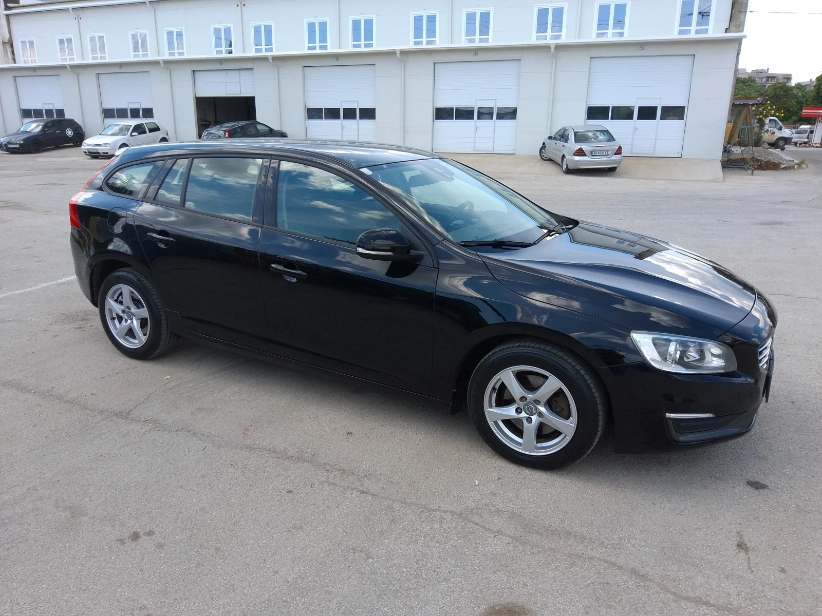 Volvo V60 2.0D 136PS D3, снимка 2 - Автомобили и джипове - 54621033