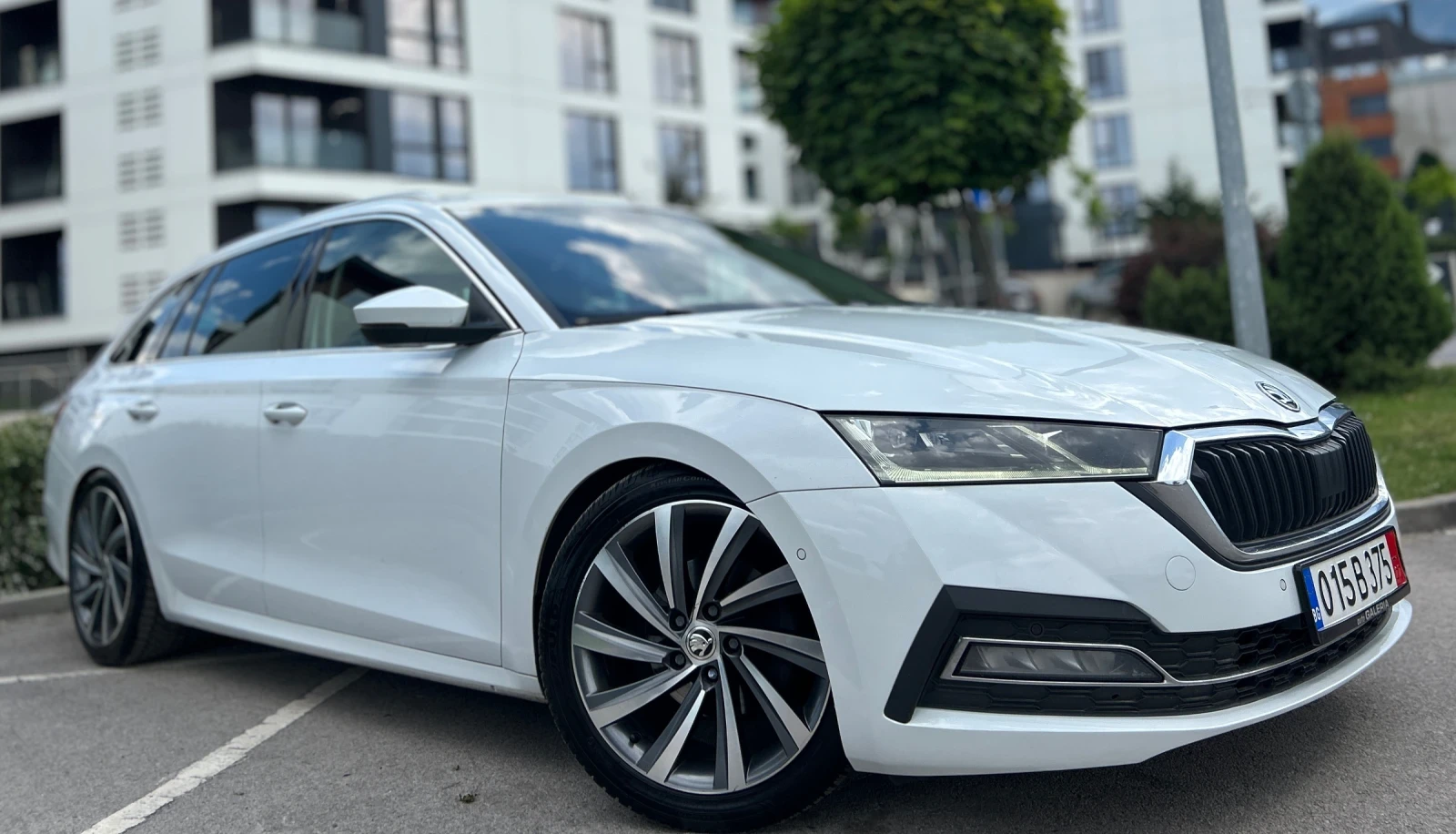 Skoda Octavia 2.0TDI* DSG* Adaptive Headlight* Kw, снимка 3 - Автомобили и джипове - 54866843
